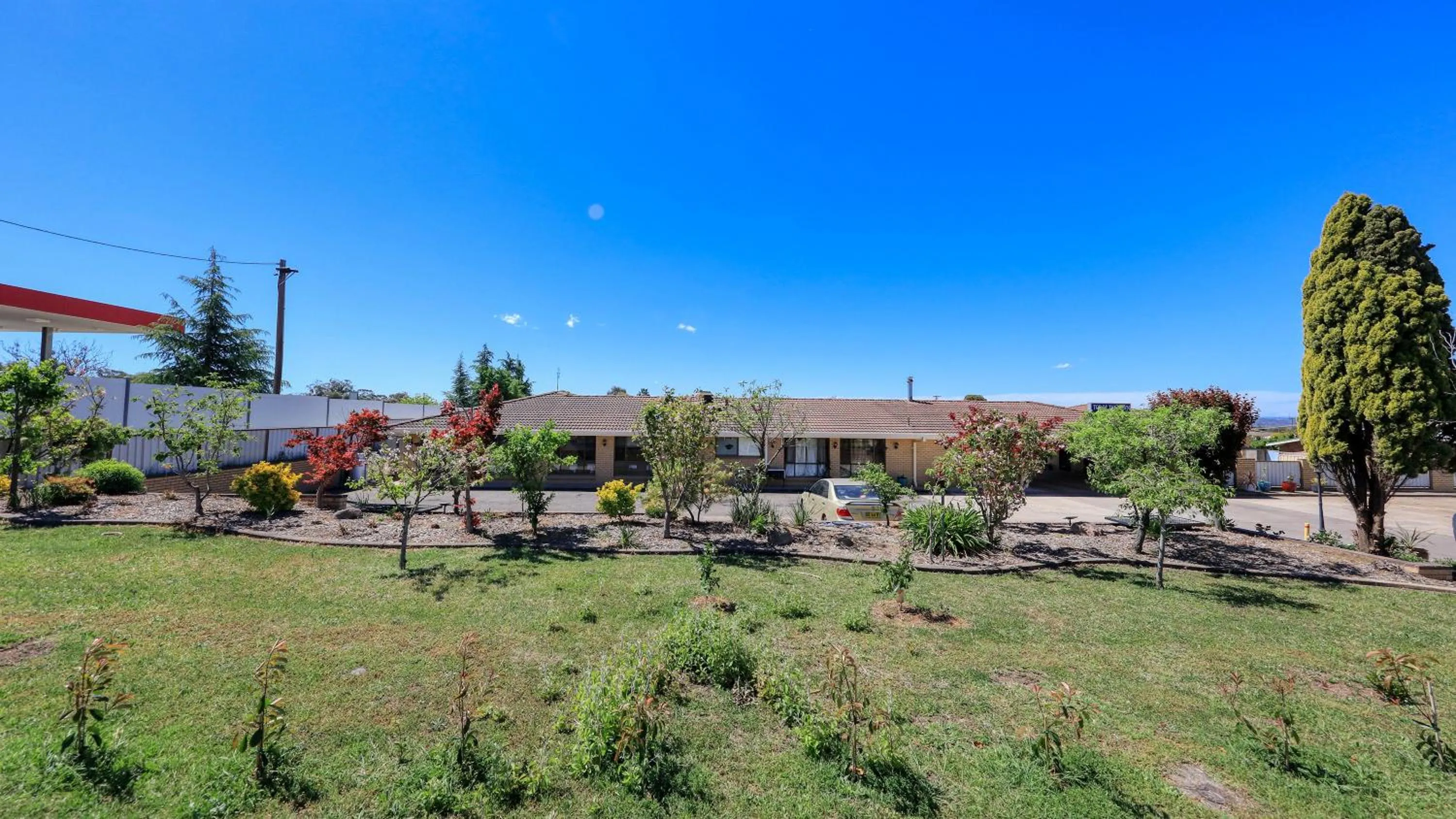Property building in Top of the Town Motel