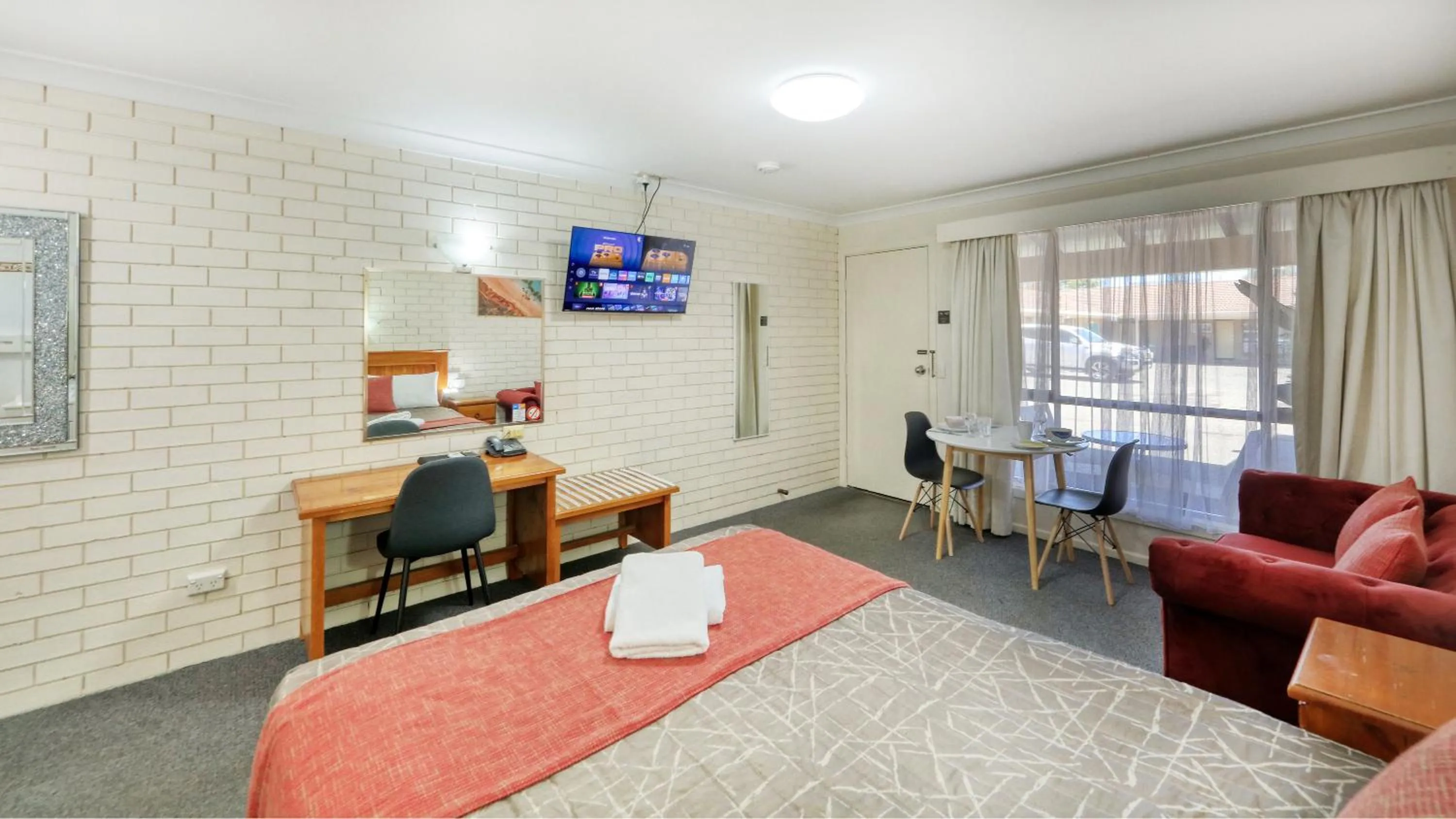 Bed in Top of the Town Motel