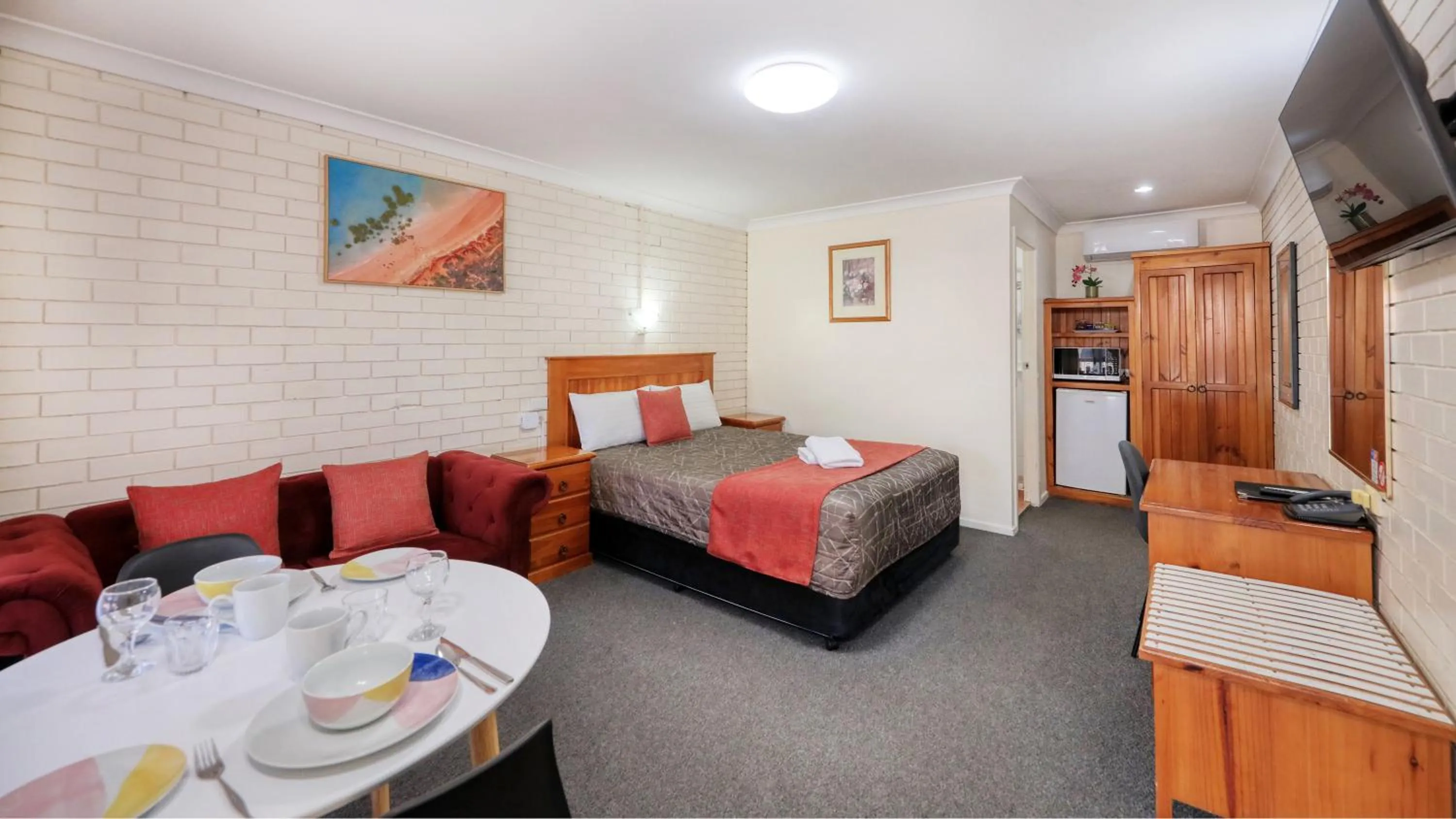 TV and multimedia, Bed in Top of the Town Motel