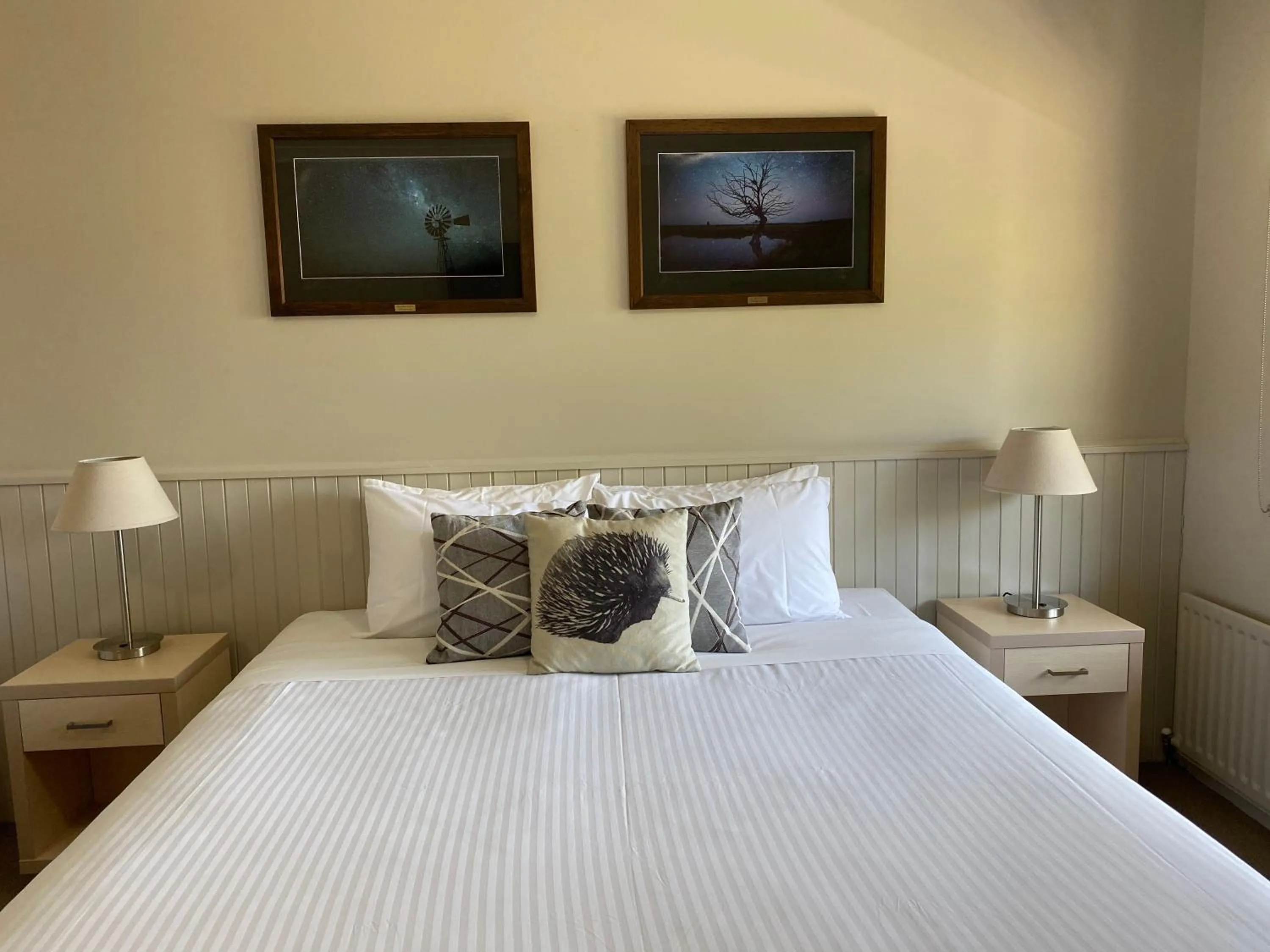 Bedroom, Bed in Jindy Inn