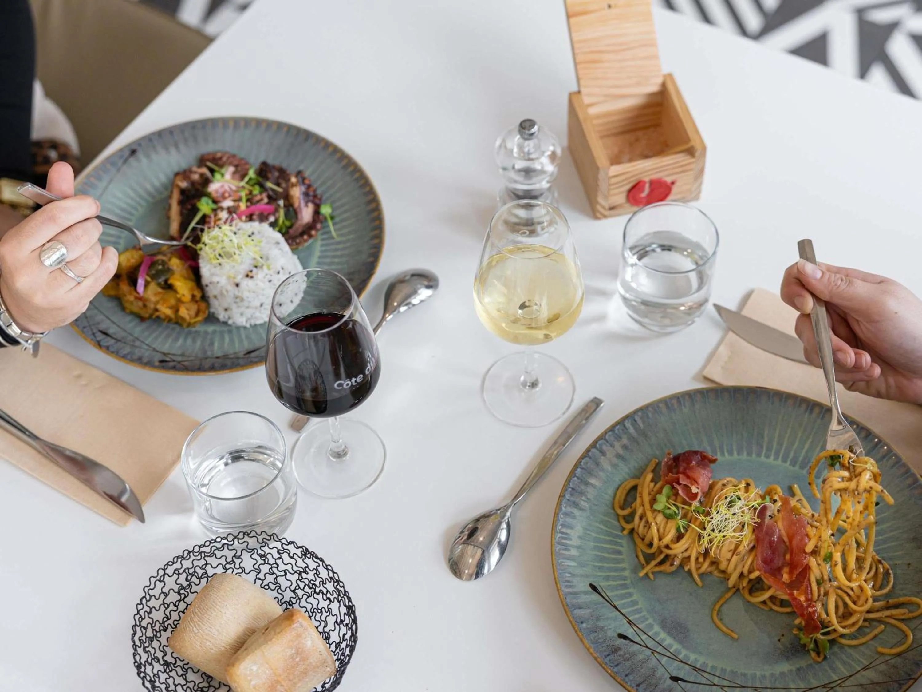 Restaurant/places to eat in Novotel Narbonne Sud A9/A61