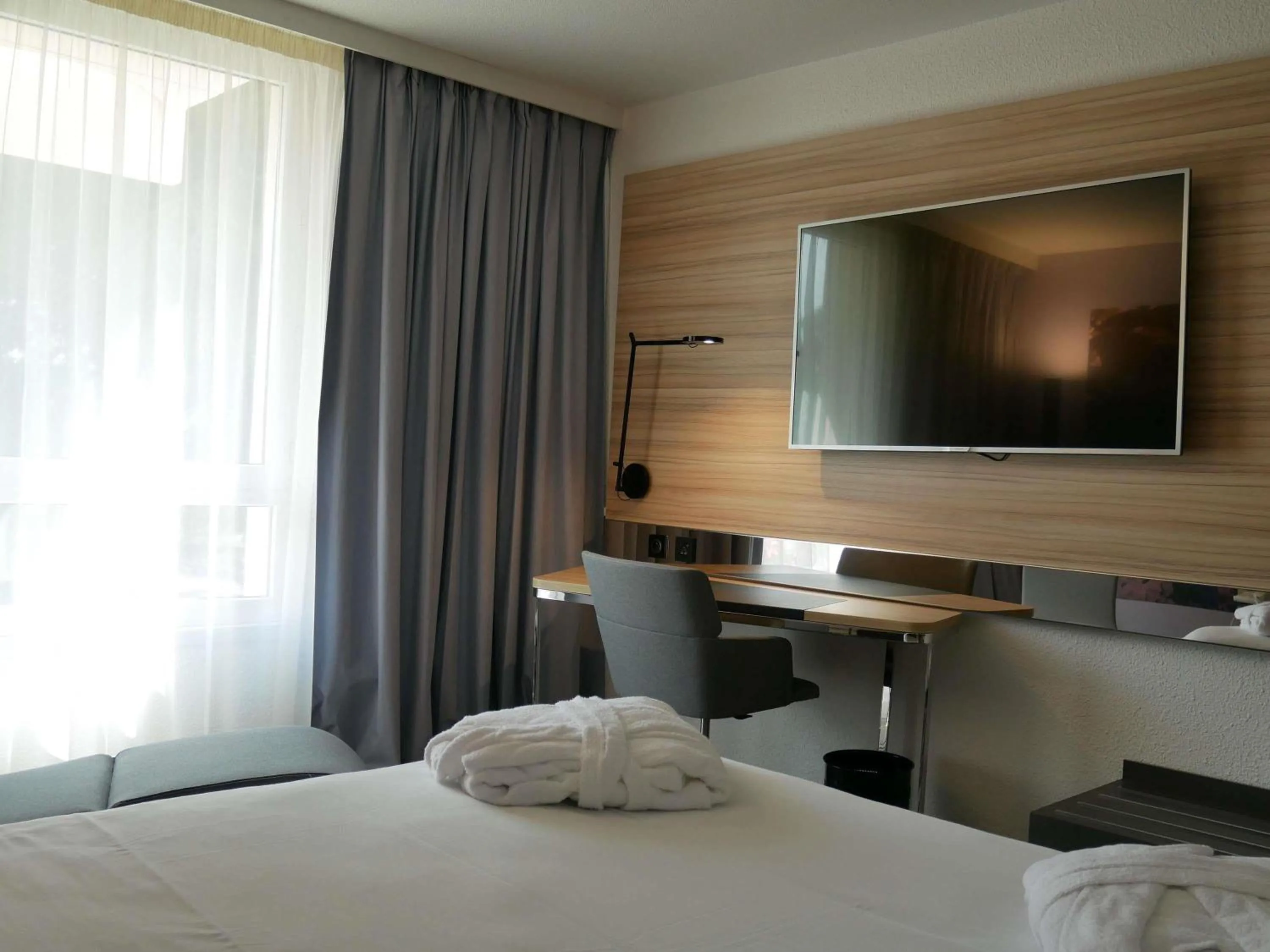 Bedroom, Bed in Novotel Narbonne Sud A9/A61