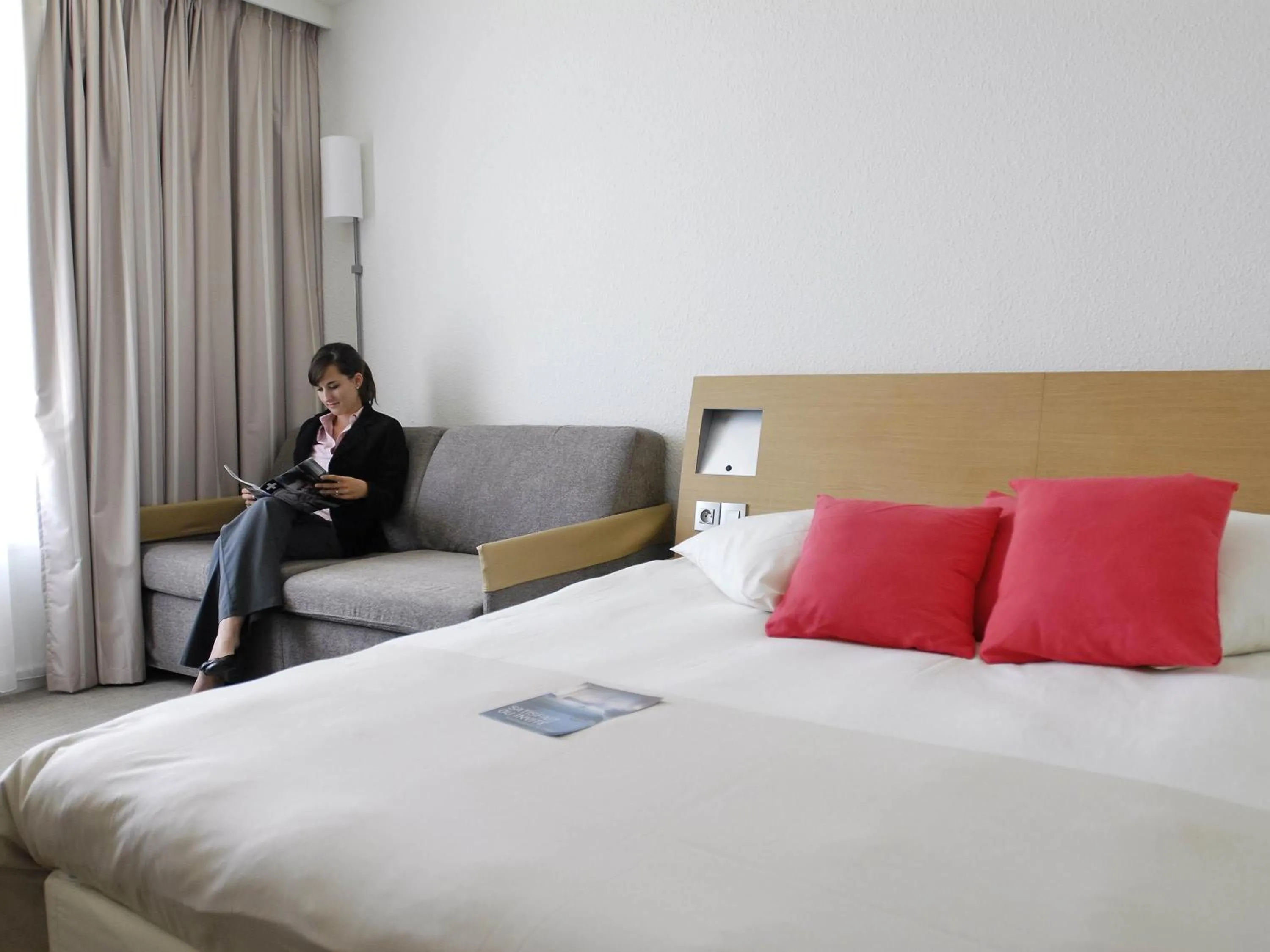 Bedroom, Bed in Novotel Narbonne Sud A9/A61