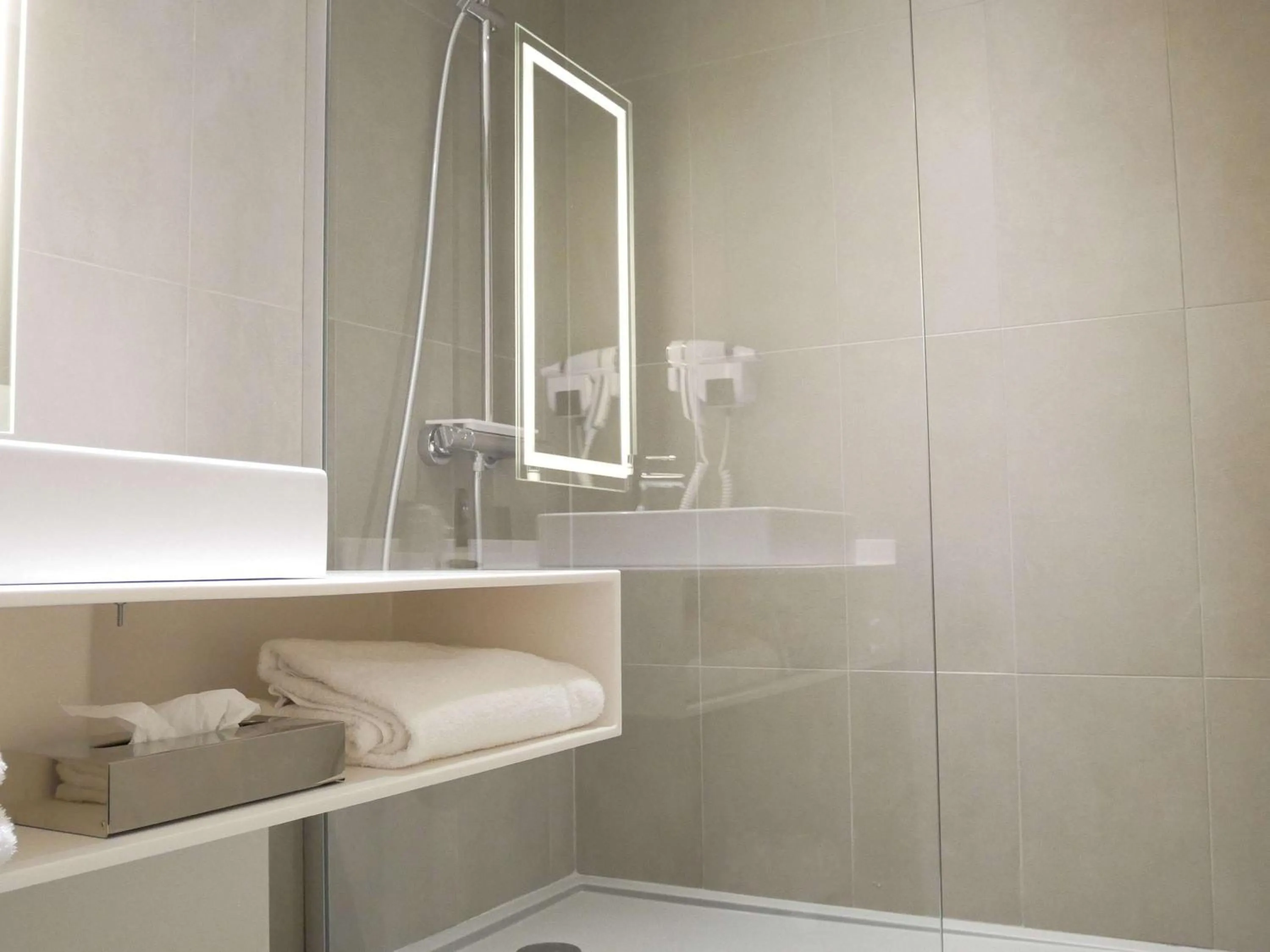 Bedroom in Novotel Narbonne Sud A9/A61