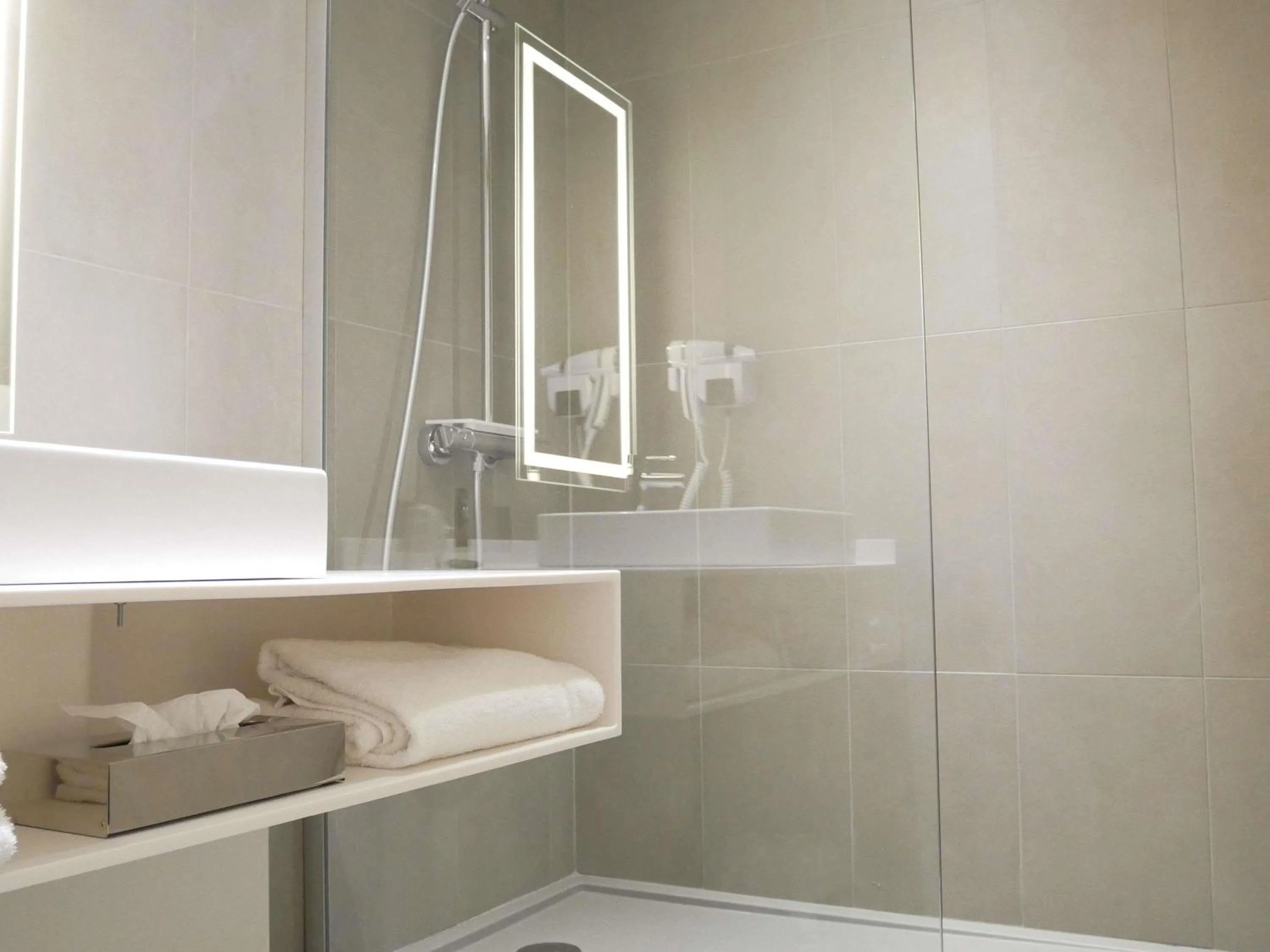 Bedroom in Novotel Narbonne Sud A9/A61