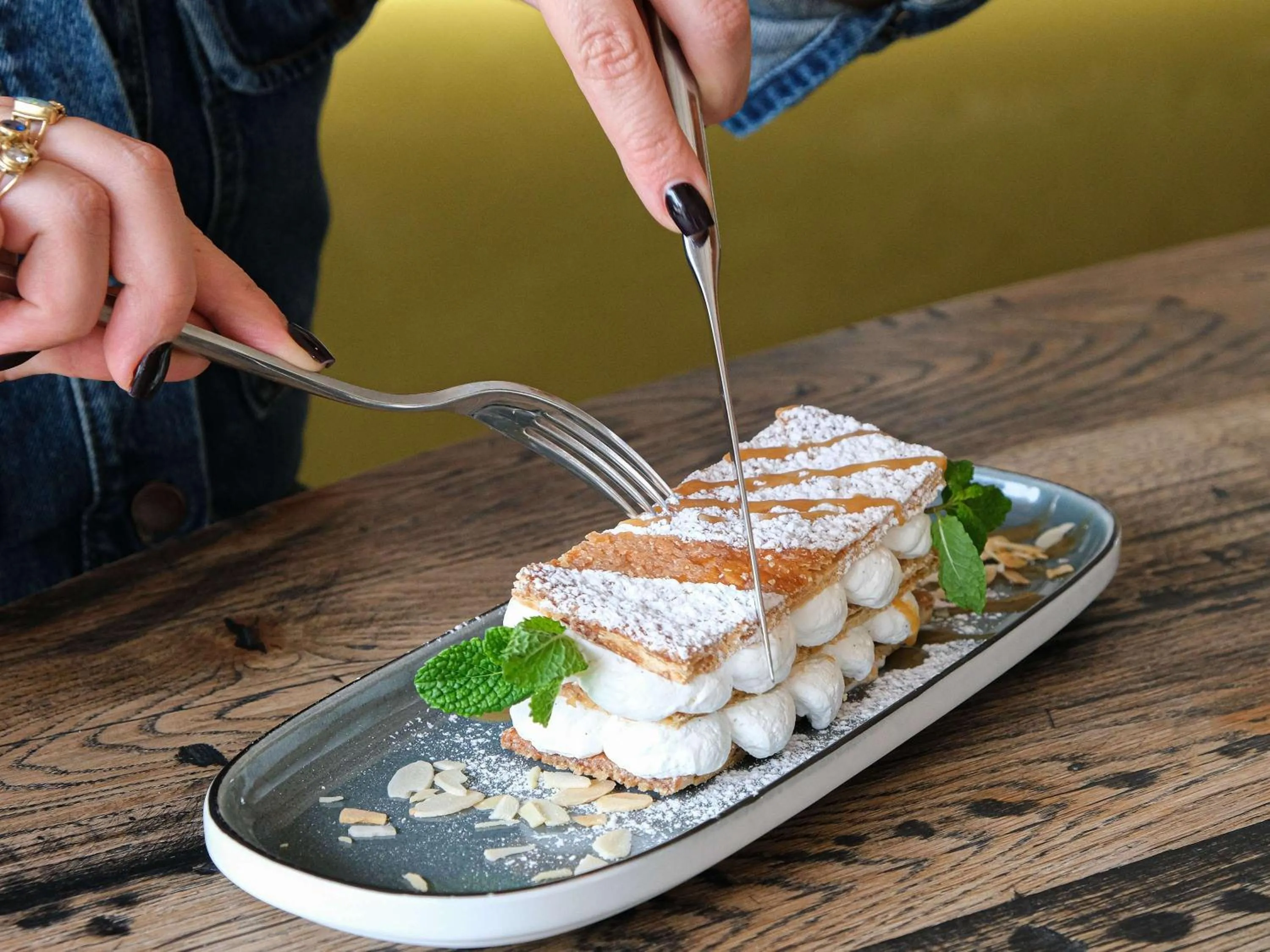 Restaurant/places to eat in Novotel Narbonne Sud A9/A61