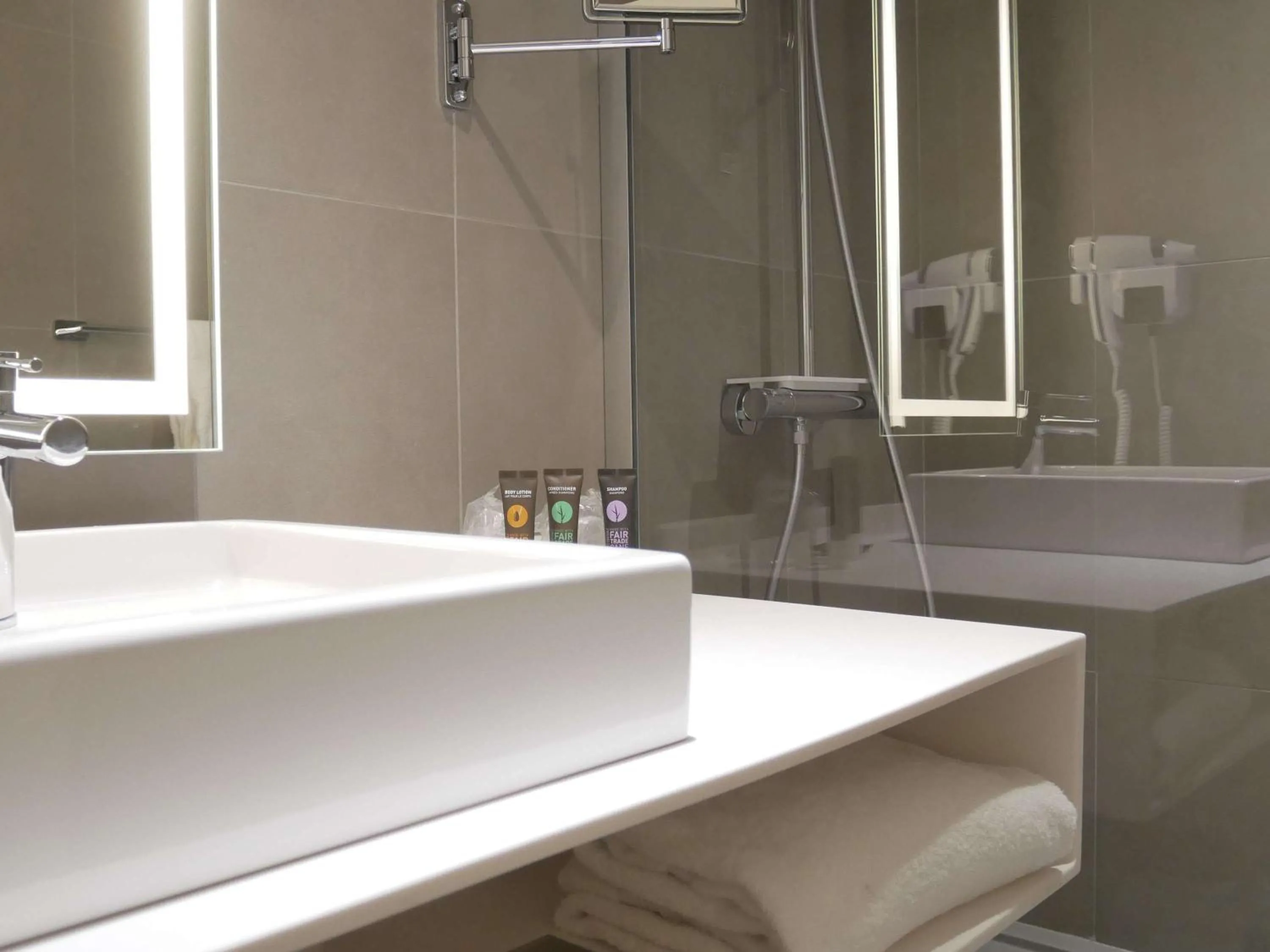 Bathroom in Novotel Narbonne Sud A9/A61