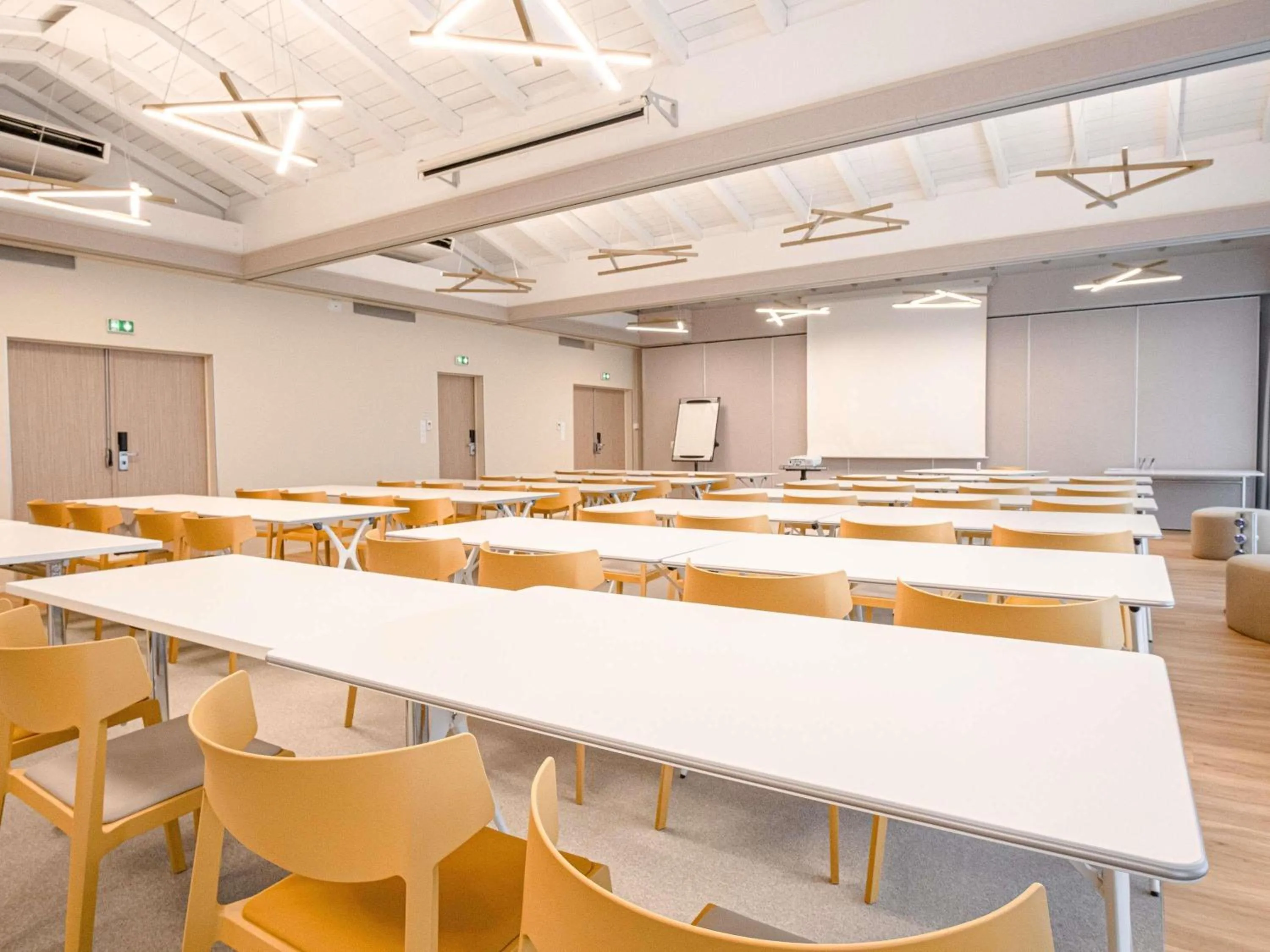 Meeting/conference room in Novotel Narbonne Sud A9/A61