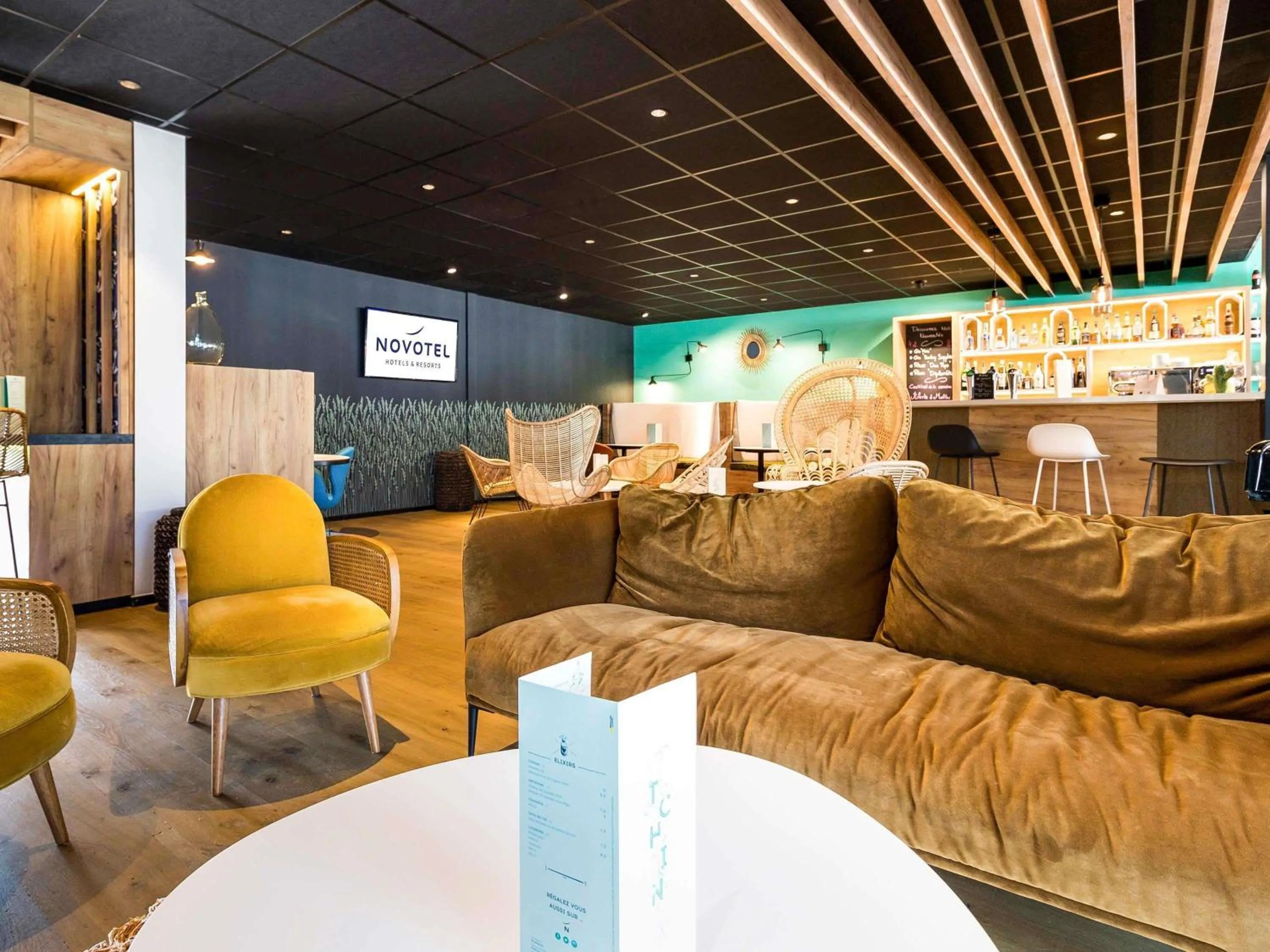 Lounge or bar in Novotel Narbonne Sud A9/A61