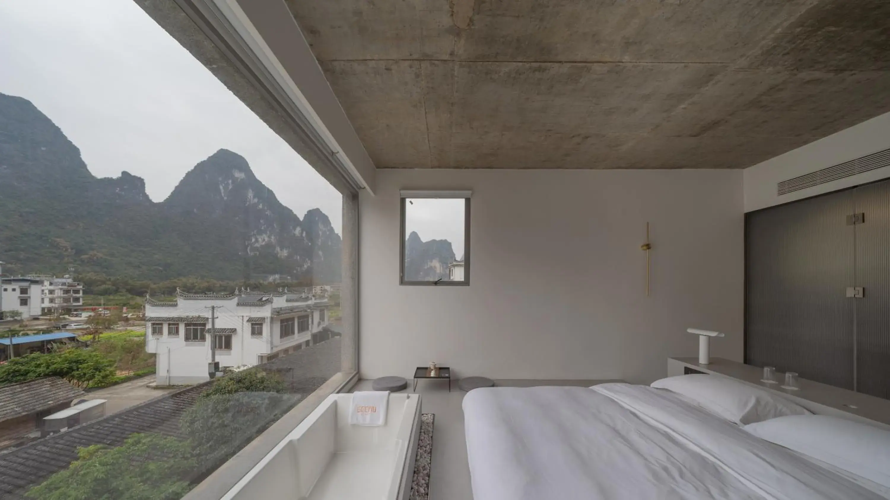 Deluxe Double Room with Bath in Geemu Resort Yangshuo Deluxe Double Room with Bath in Geemu Resort Yangshuo