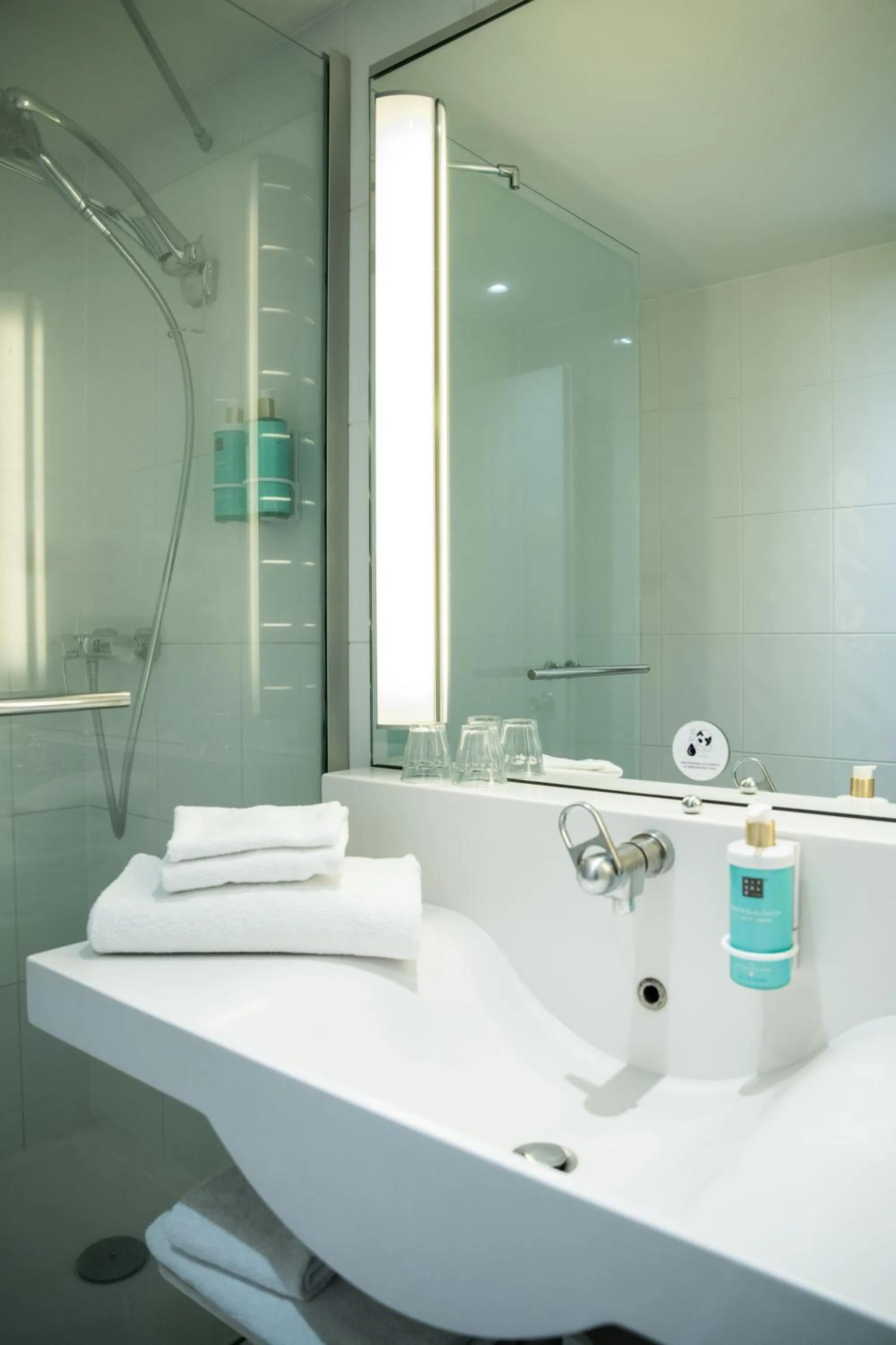 Bathroom in Novotel Bordeaux Mérignac