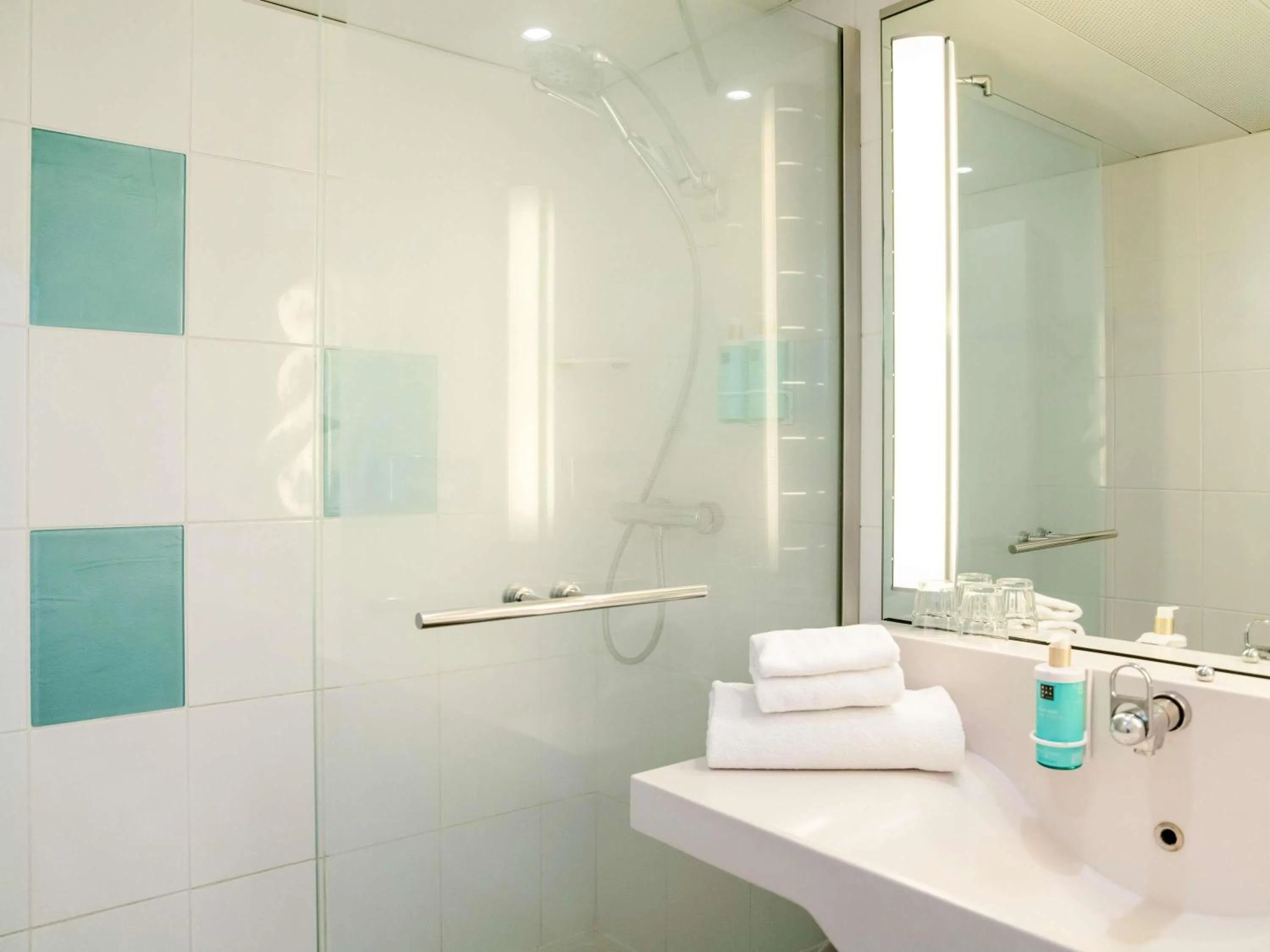 Bedroom in Novotel Bordeaux Mérignac