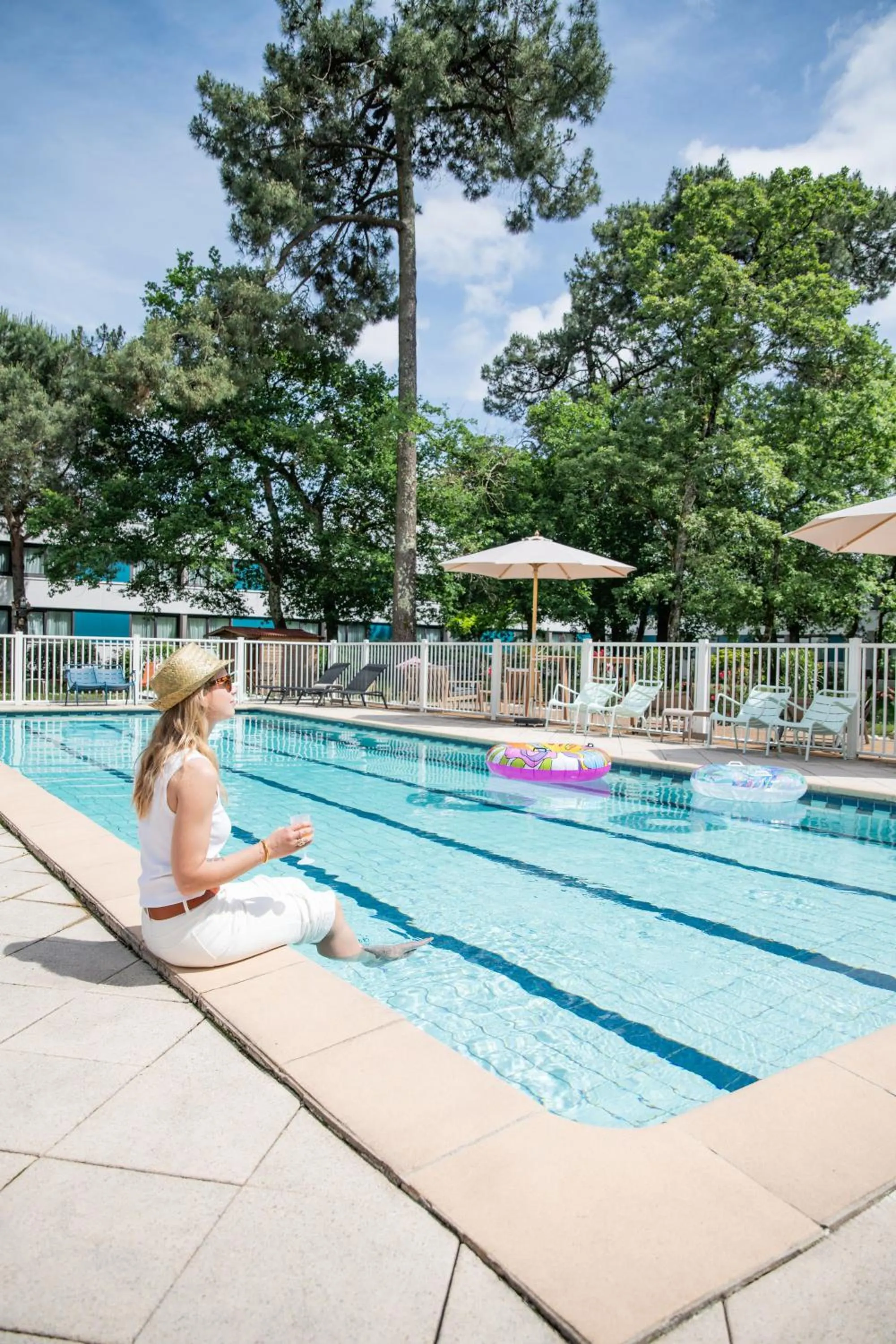 Swimming pool in Novotel Bordeaux Mérignac
