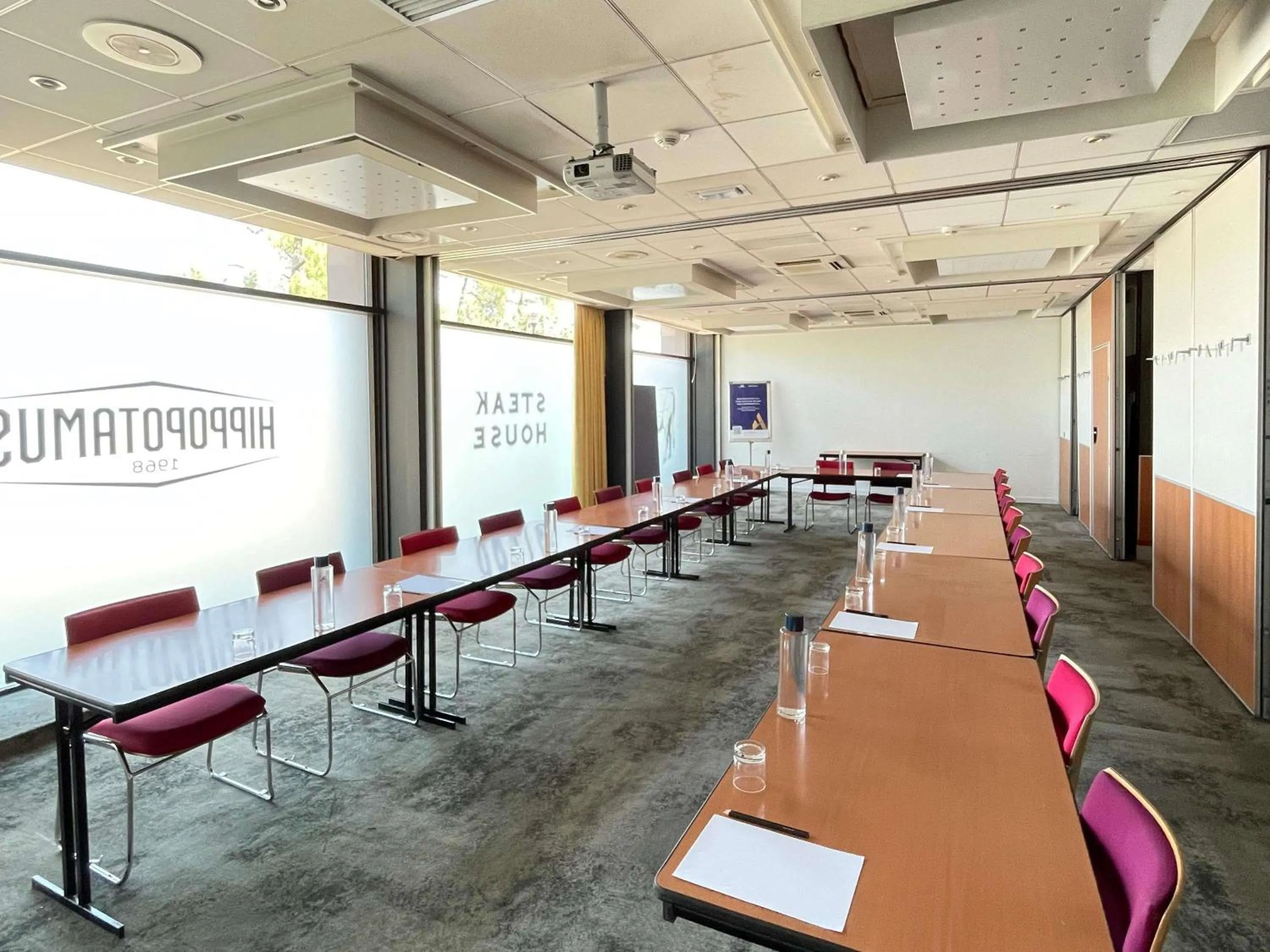 Meeting/conference room in Novotel Bordeaux Mérignac