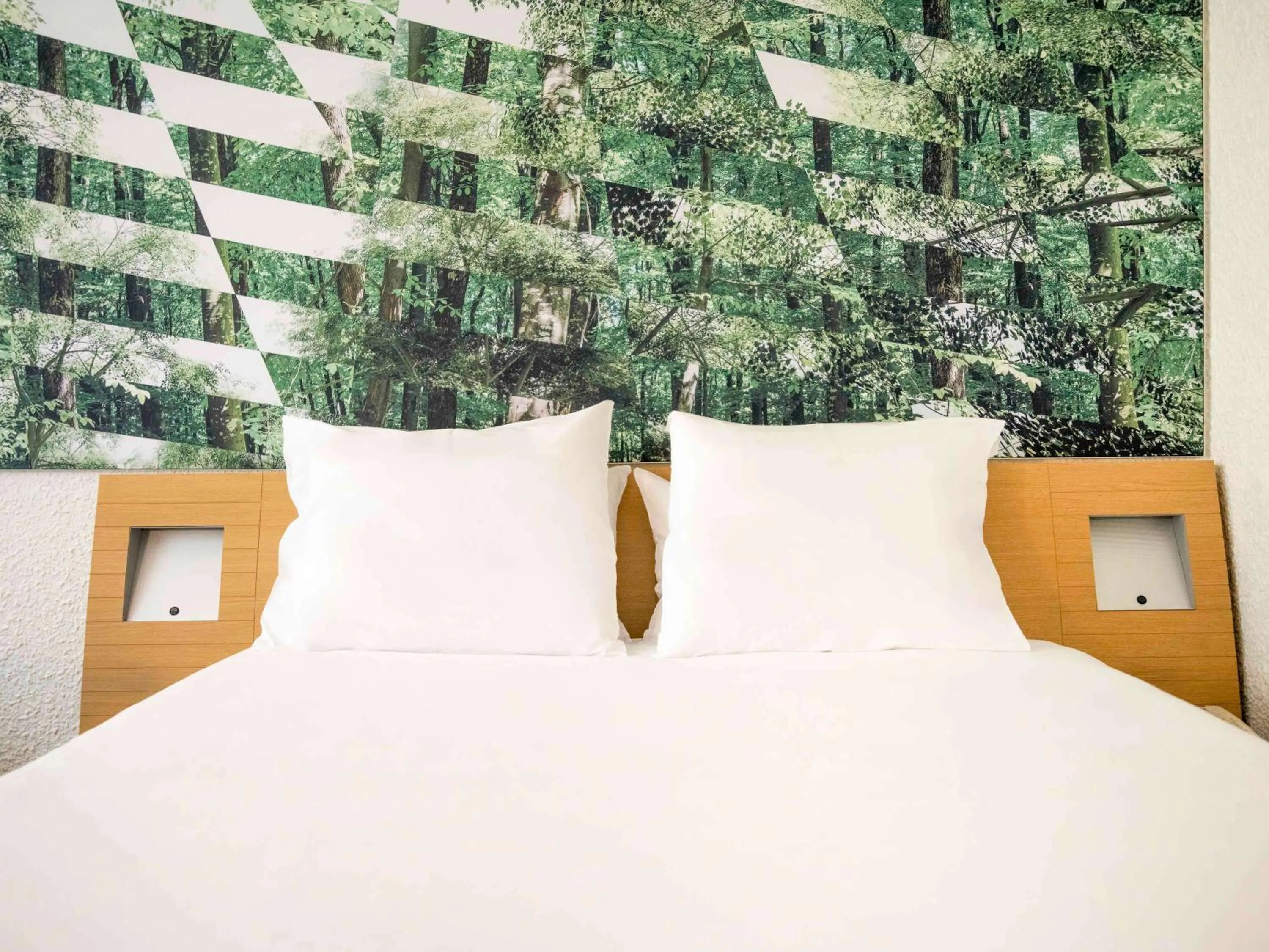 Bedroom, Bed in Novotel Bordeaux Mérignac