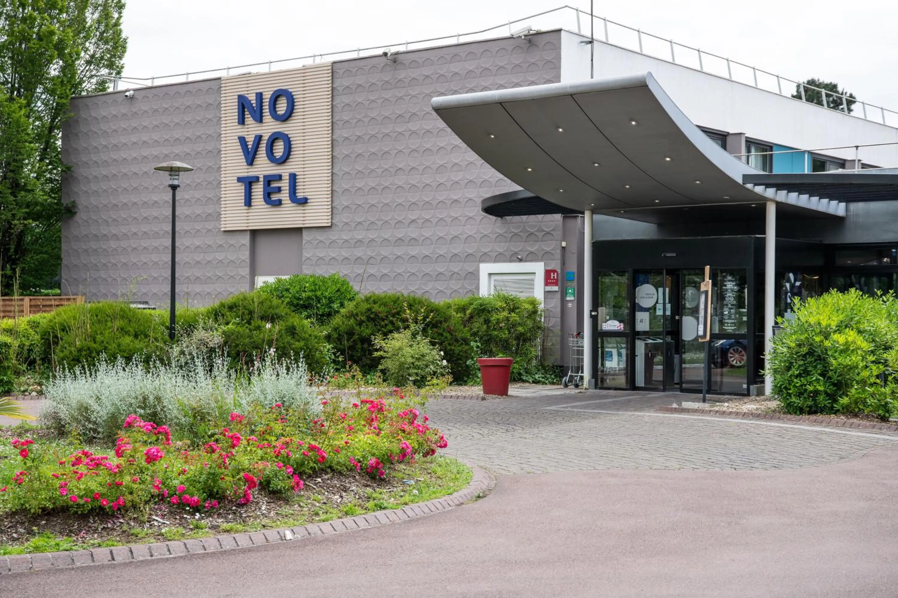 Facade/entrance in Novotel Bordeaux Mérignac