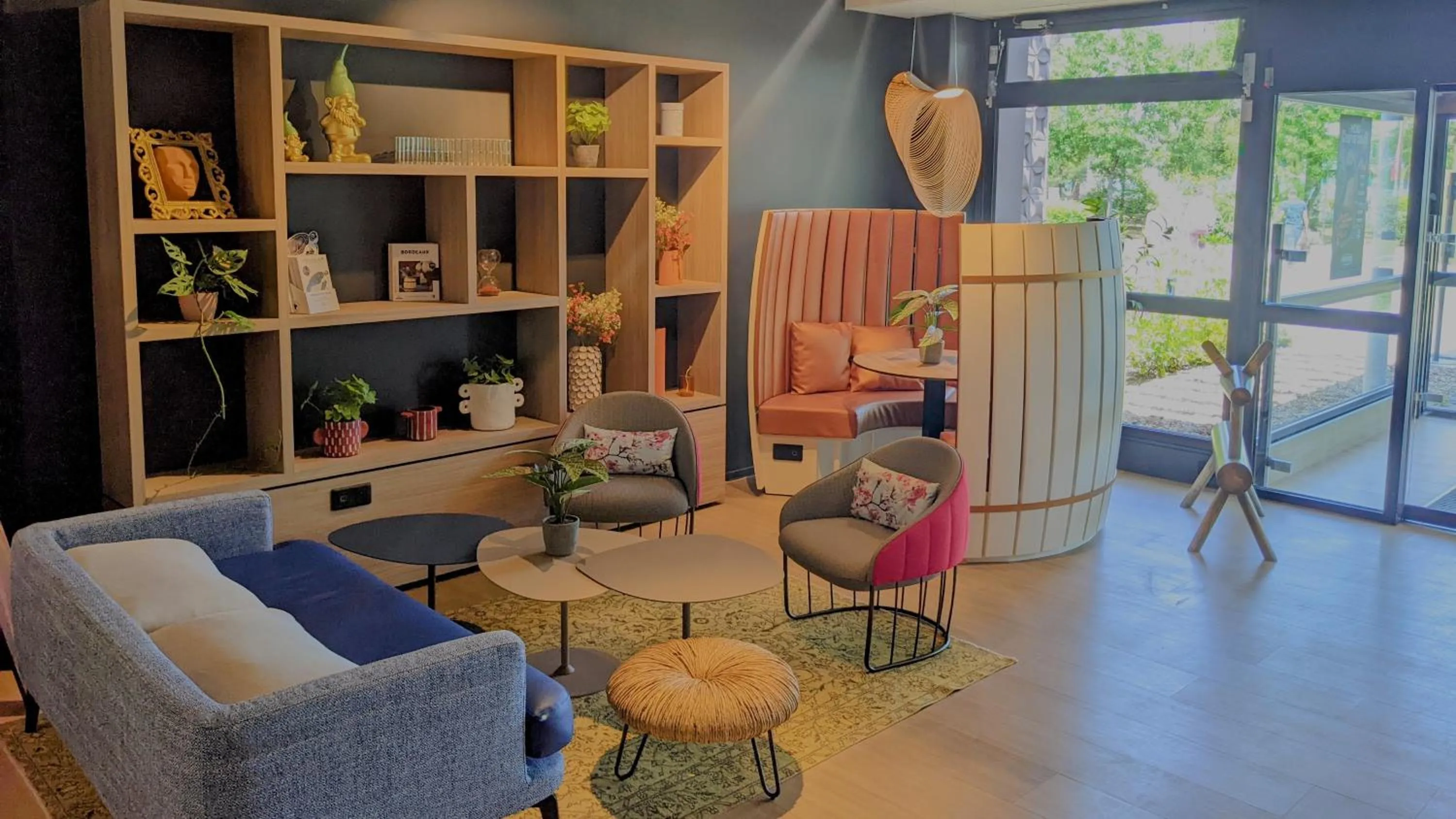 Lobby or reception in Novotel Bordeaux Mérignac