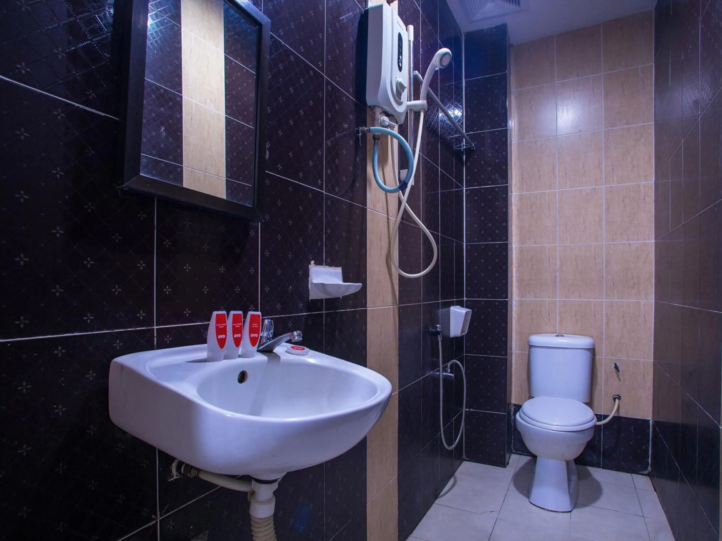 Bathroom in OYO 44010 Royals Star Hotel