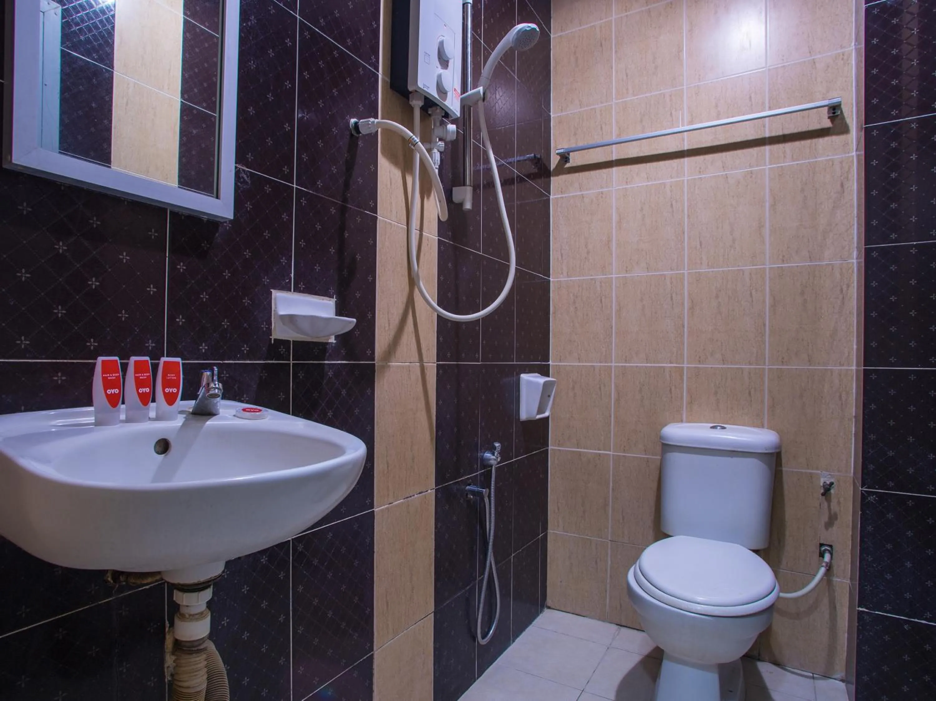 Bathroom in OYO 44010 Royals Star Hotel