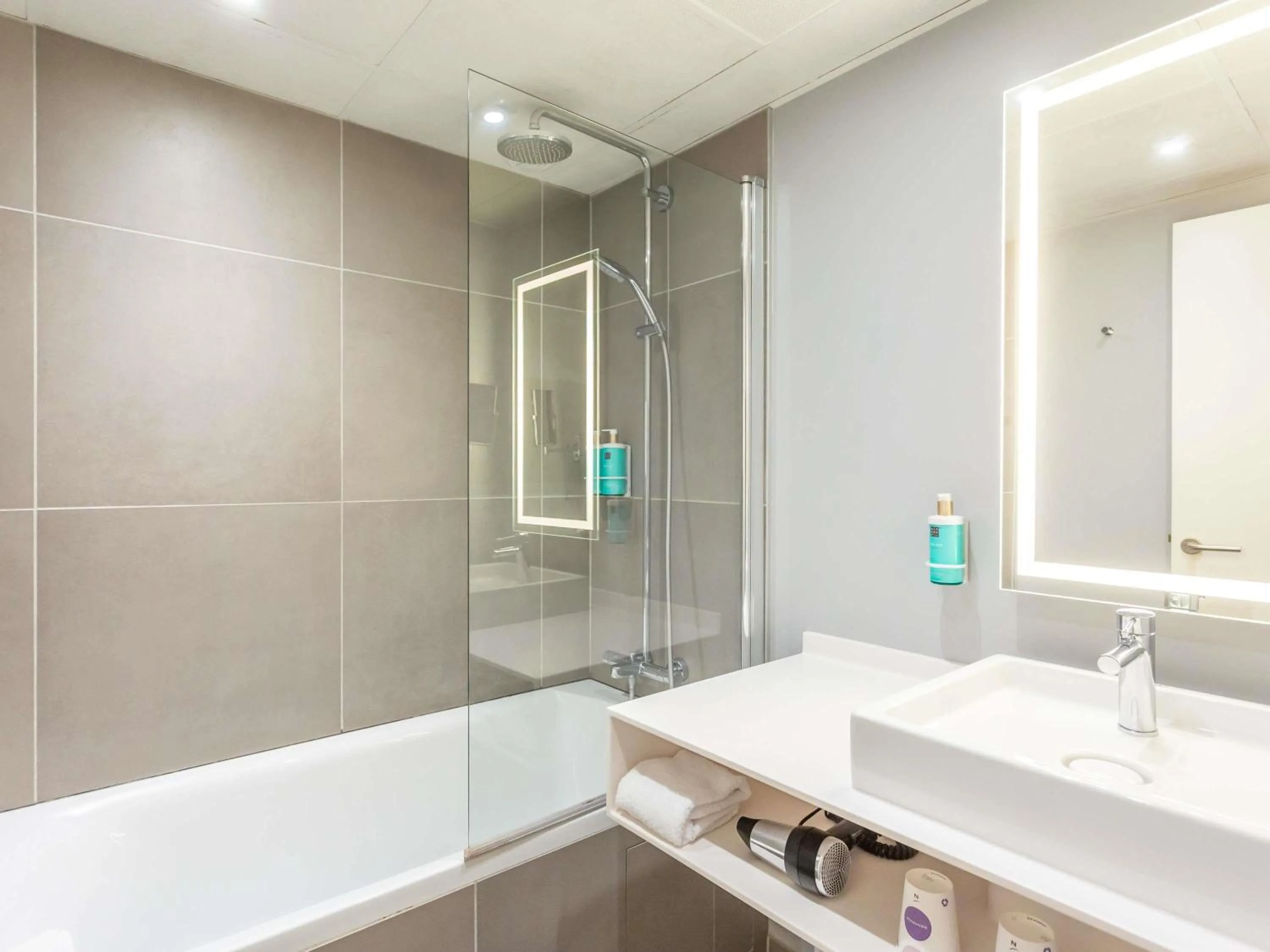 Bedroom in Novotel Bourges