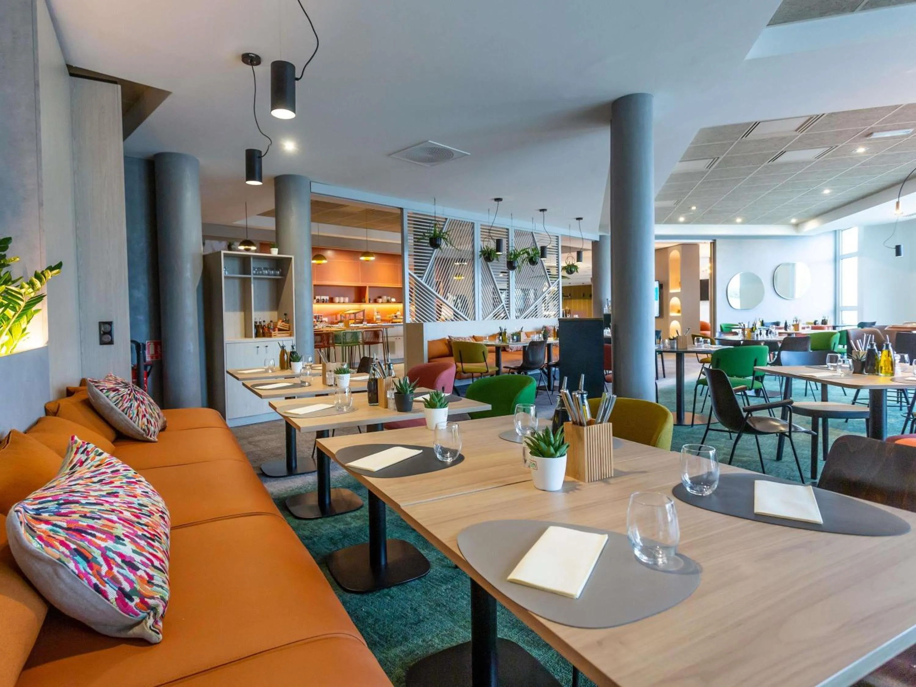 Restaurant/places to eat in Novotel Bourges