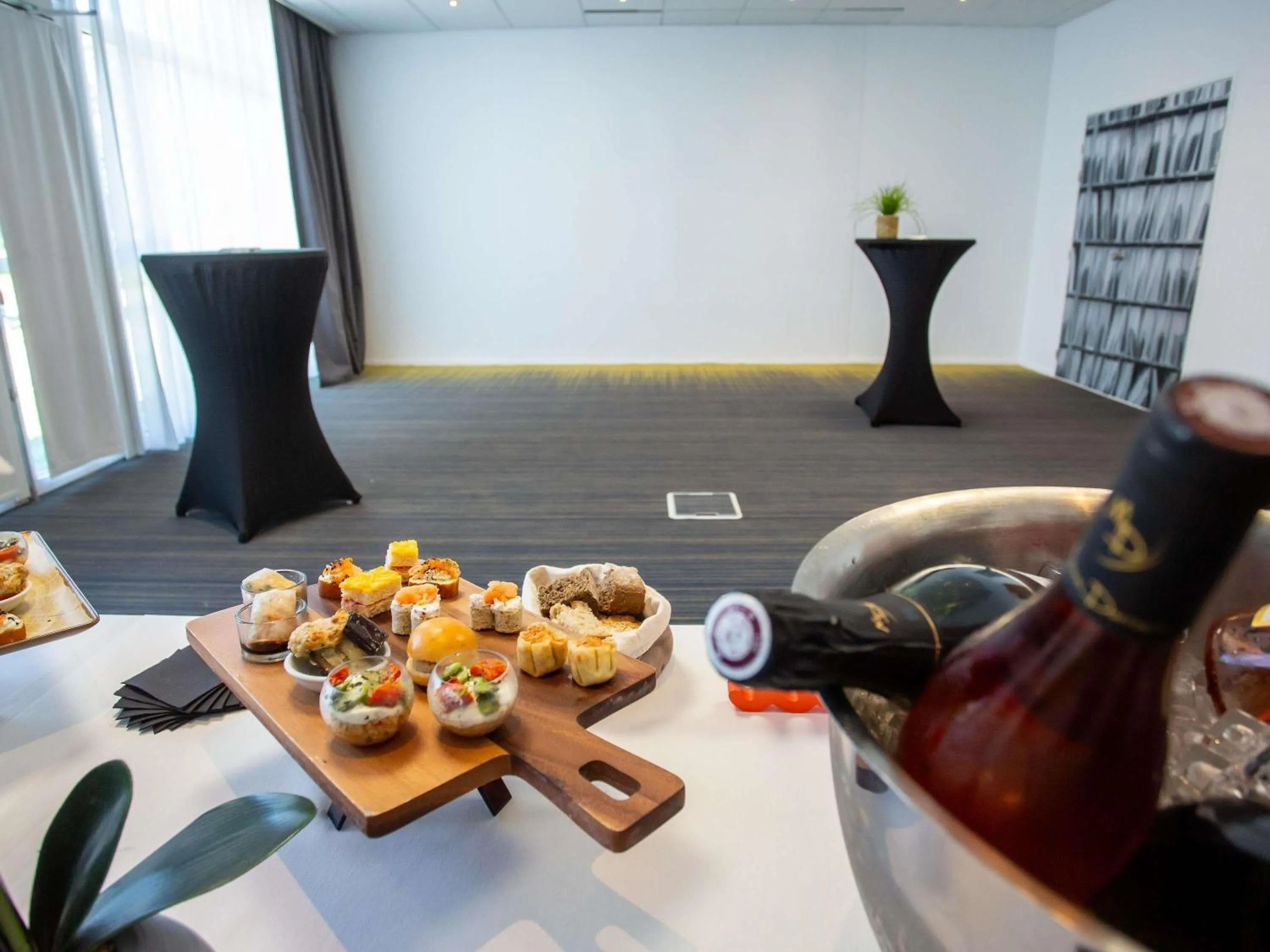 Meeting/conference room in Novotel Bourges