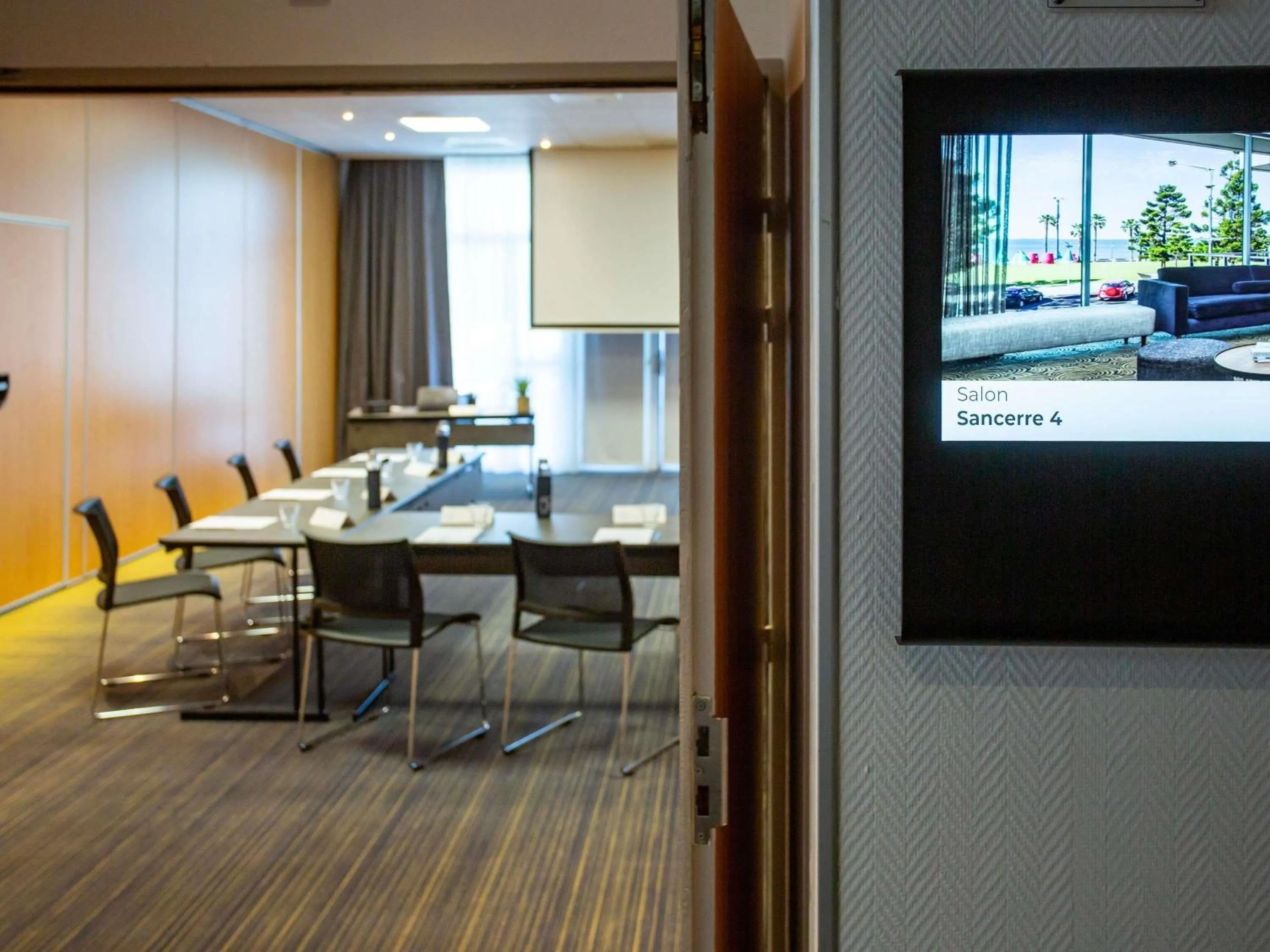 Meeting/conference room in Novotel Bourges