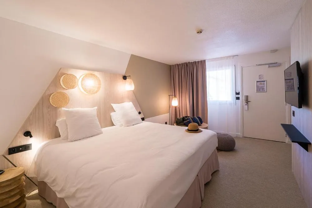 Bed in Mercure Cannes Mandelieu