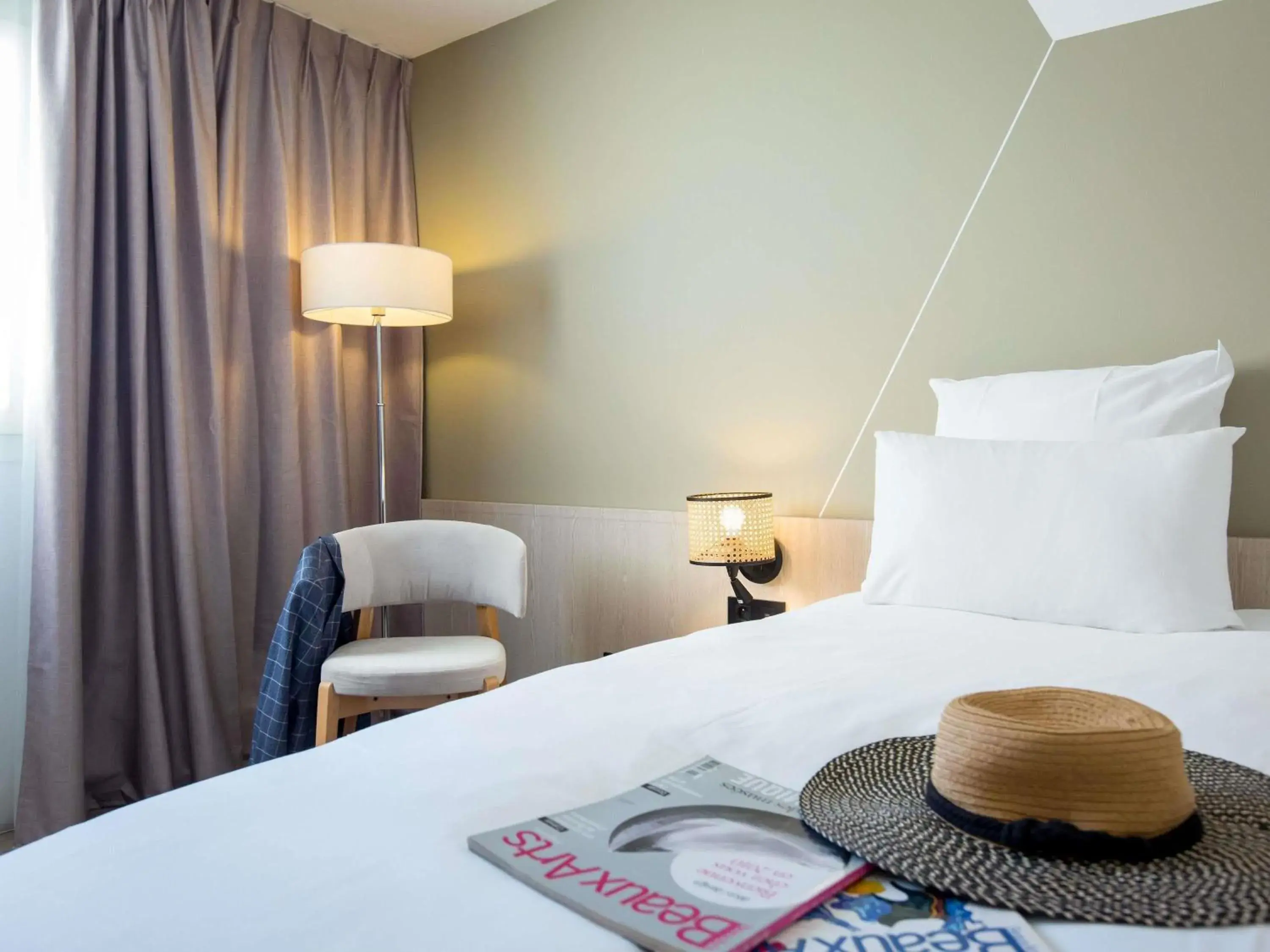 Bedroom, Bed in Mercure Cannes Mandelieu Bedroom, Bed in Mercure Cannes Mandelieu