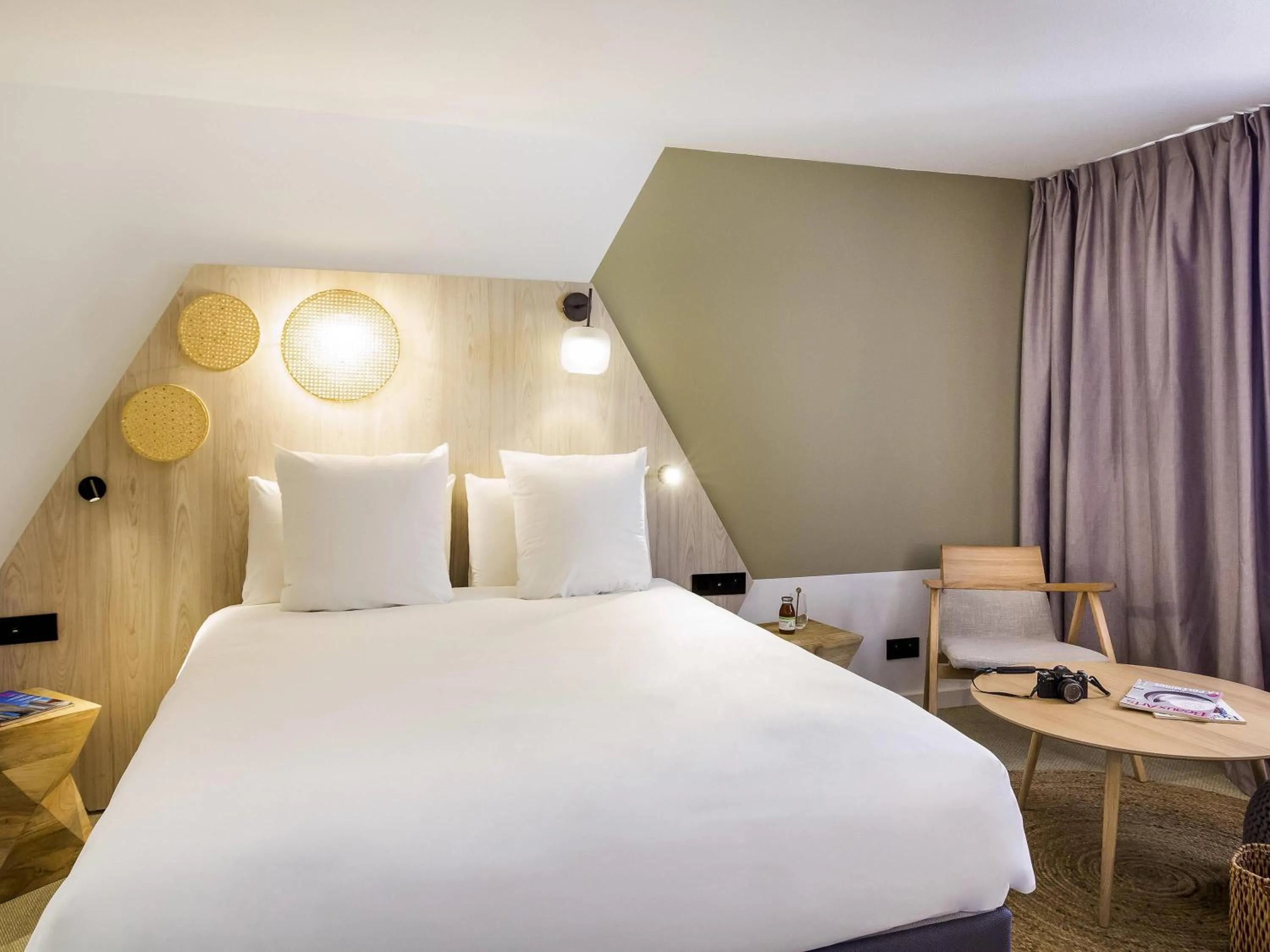 Bedroom, Bed in Mercure Cannes Mandelieu