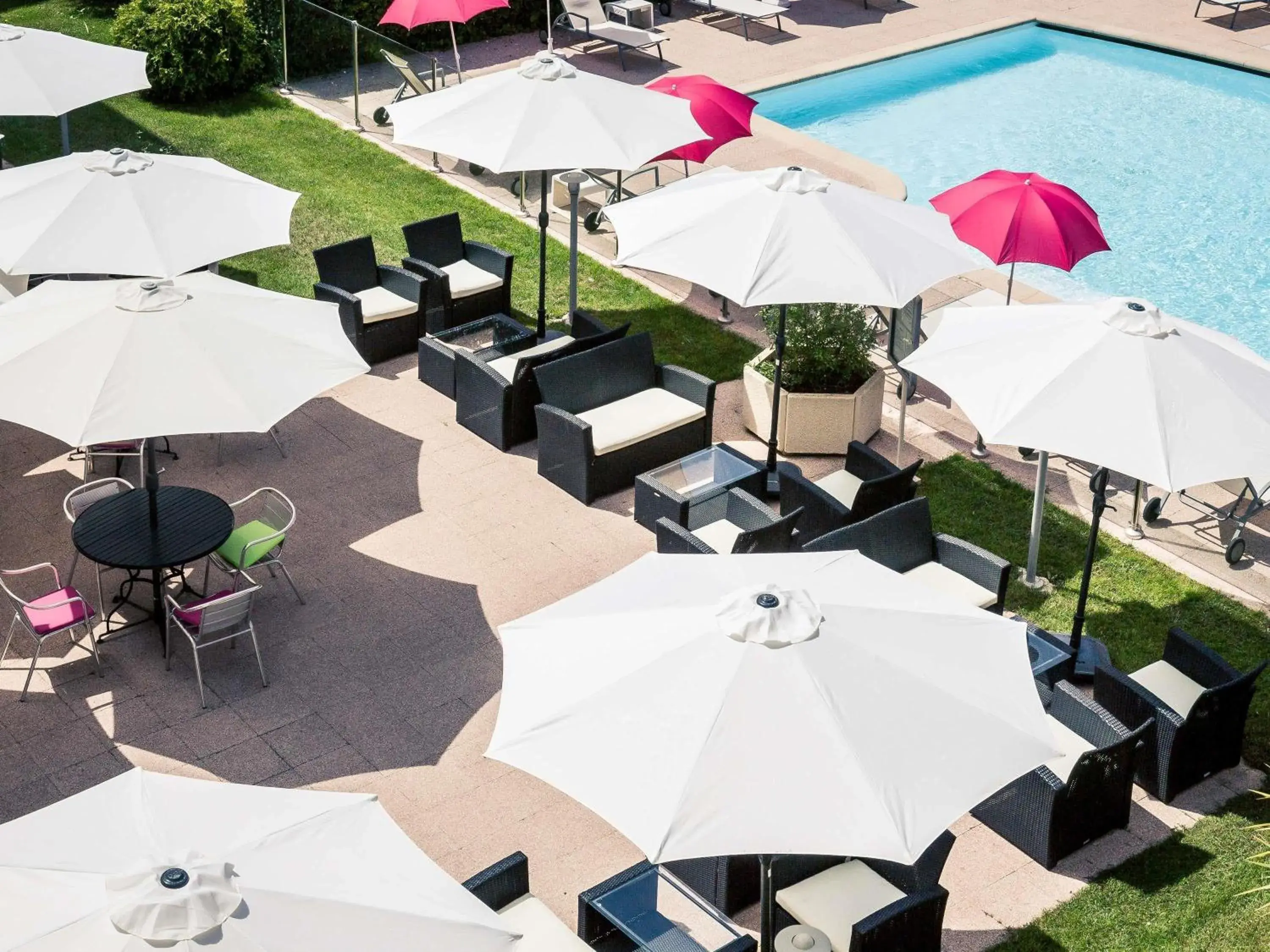 Pool view in Mercure Cannes Mandelieu Pool view in Mercure Cannes Mandelieu