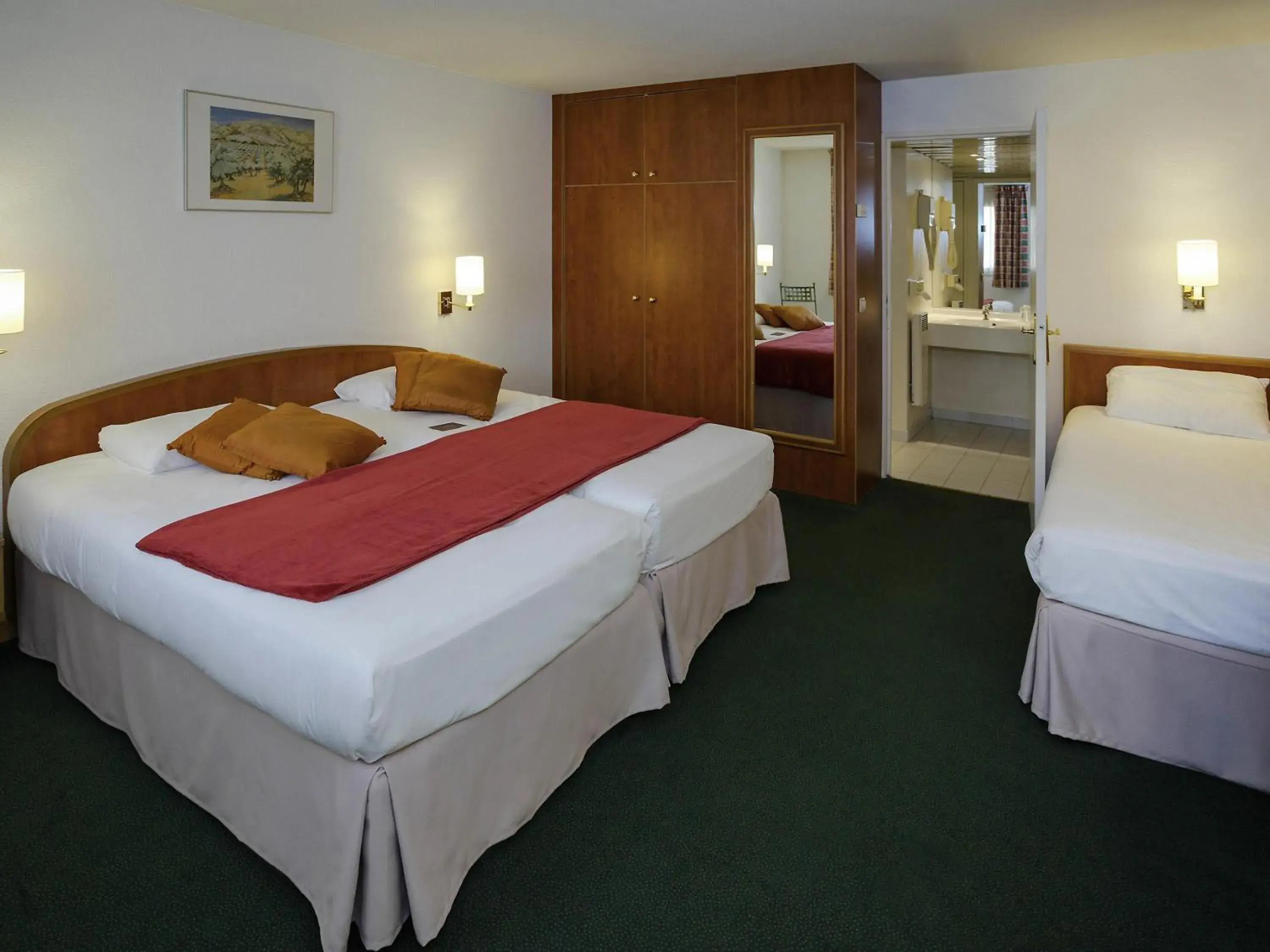 Bedroom, Bed in Mercure Cannes Mandelieu Bedroom, Bed in Mercure Cannes Mandelieu