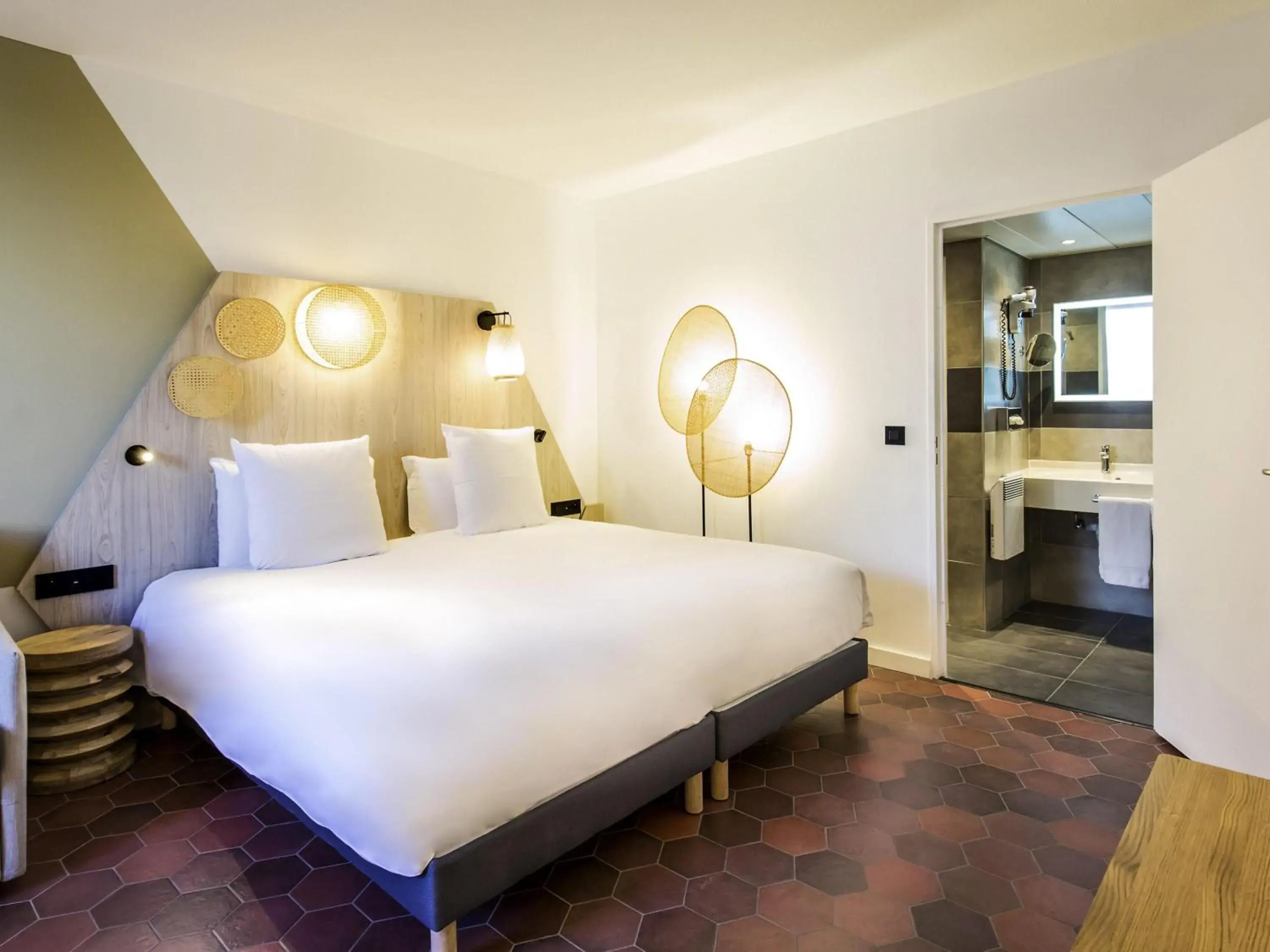 Bedroom, Bed in Mercure Cannes Mandelieu Bedroom, Bed in Mercure Cannes Mandelieu