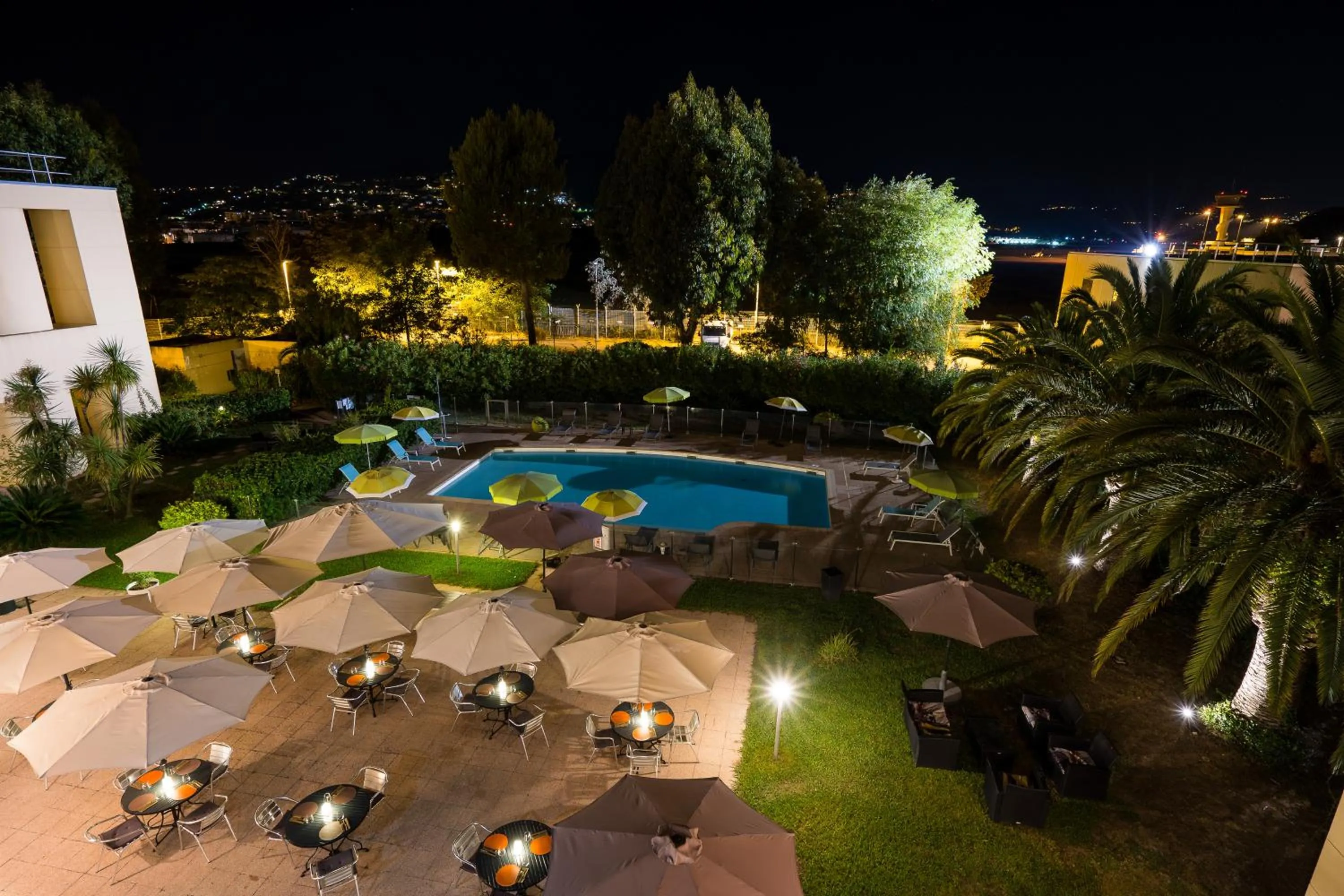 Patio in Mercure Cannes Mandelieu