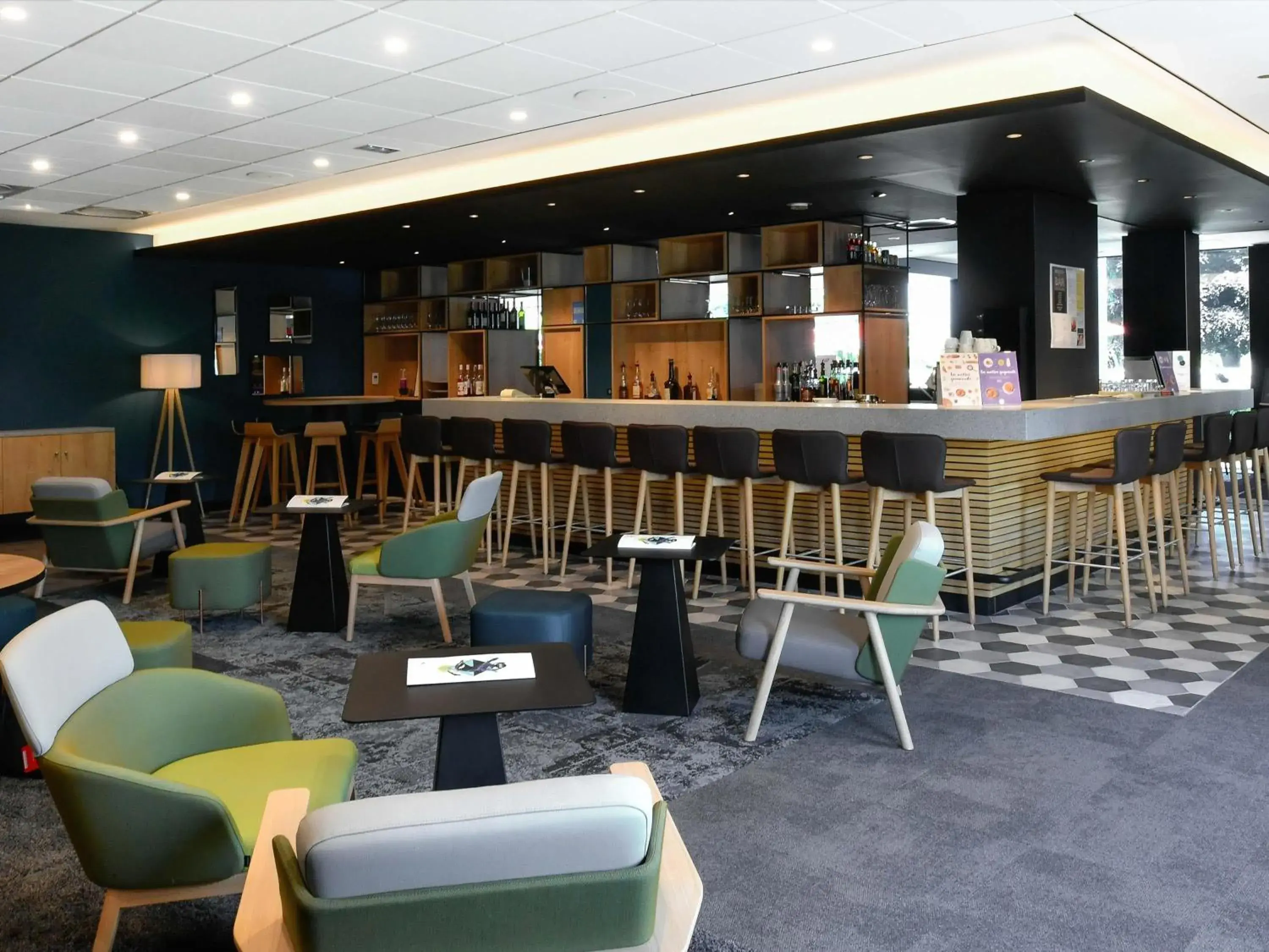 Lounge or bar in Novotel Caen Côte de Nacre Lounge or bar in Novotel Caen Côte de Nacre