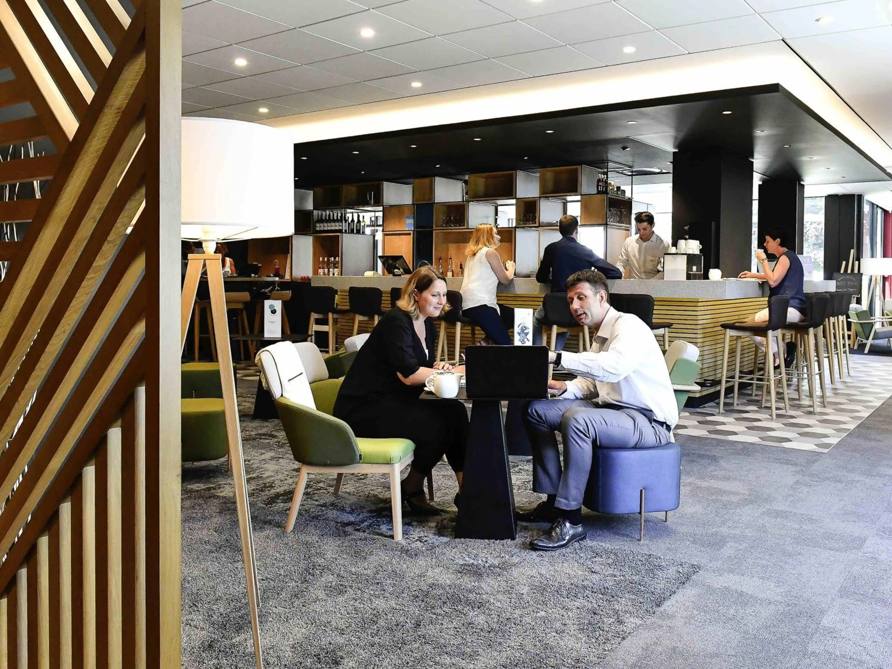 Lounge or bar in Novotel Caen Côte de Nacre