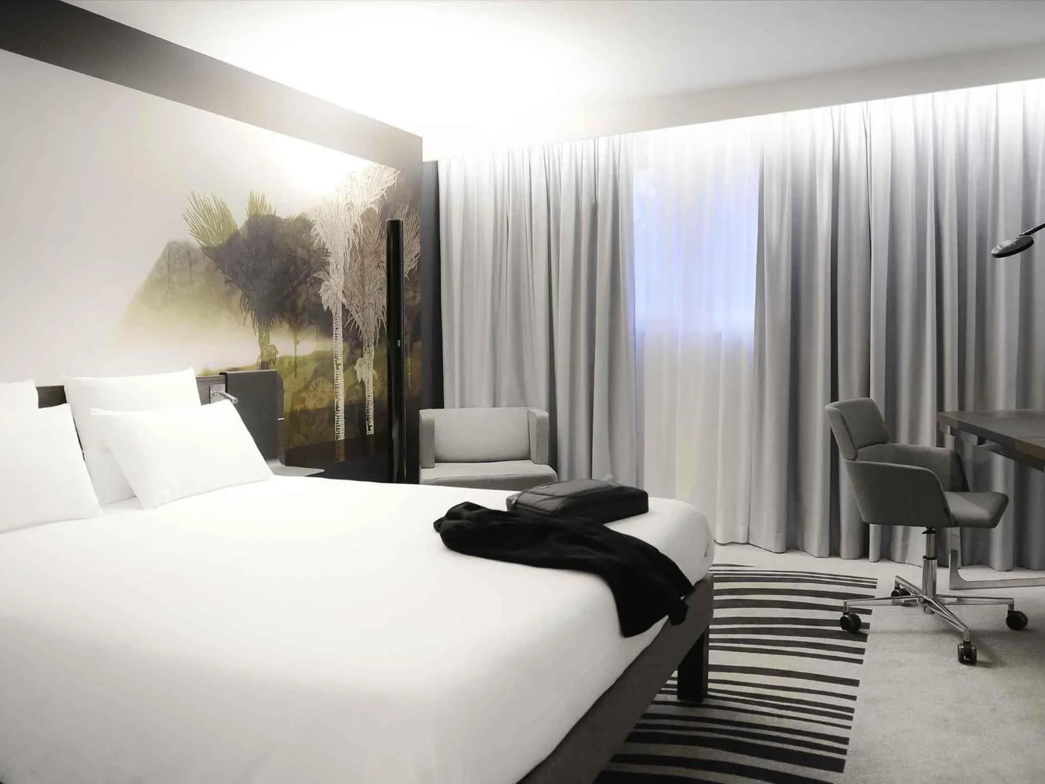 Superior Double Room in Novotel Caen Côte de Nacre