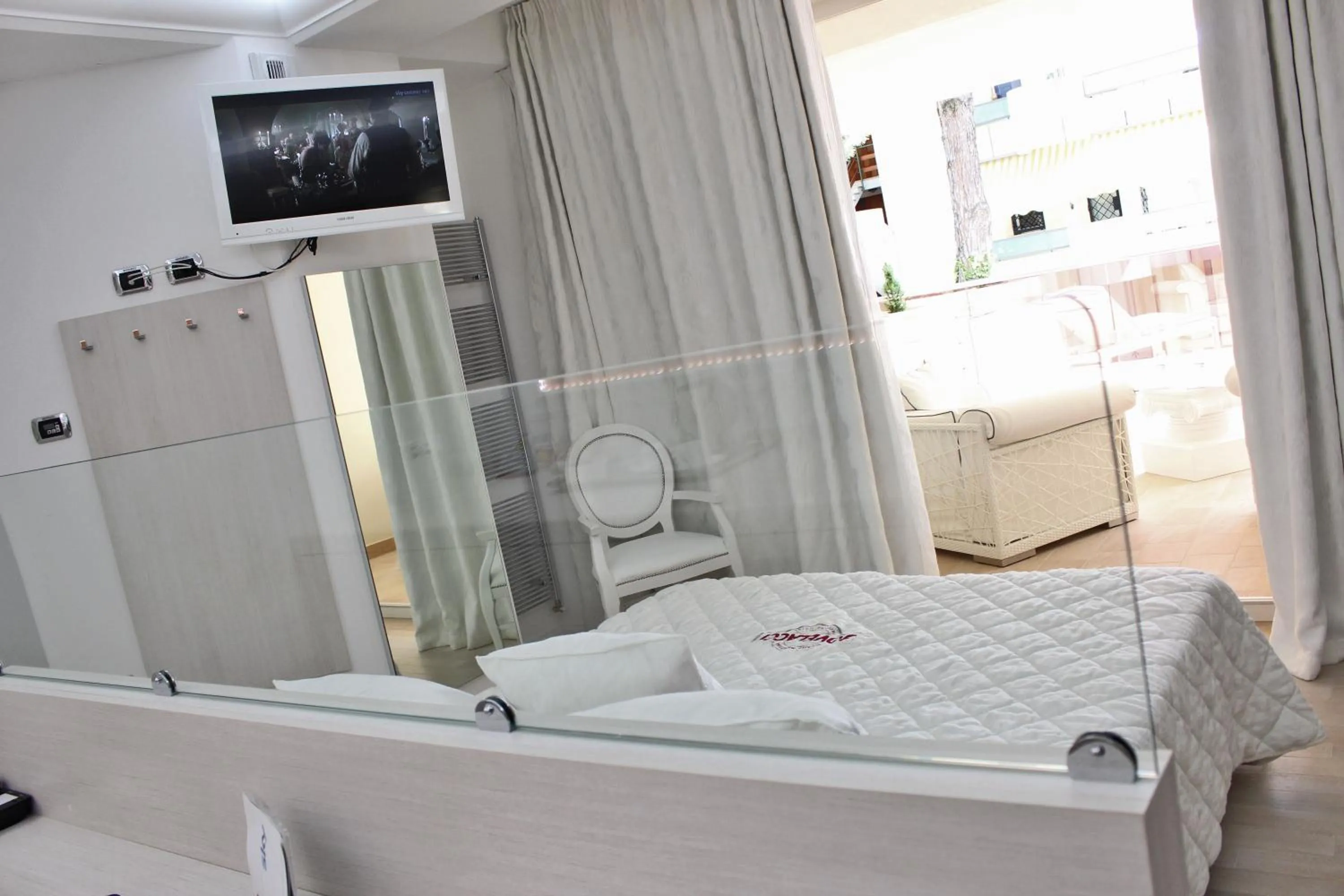 TV and multimedia, Bed in Boutique Hotel Paradiso Bovelacci