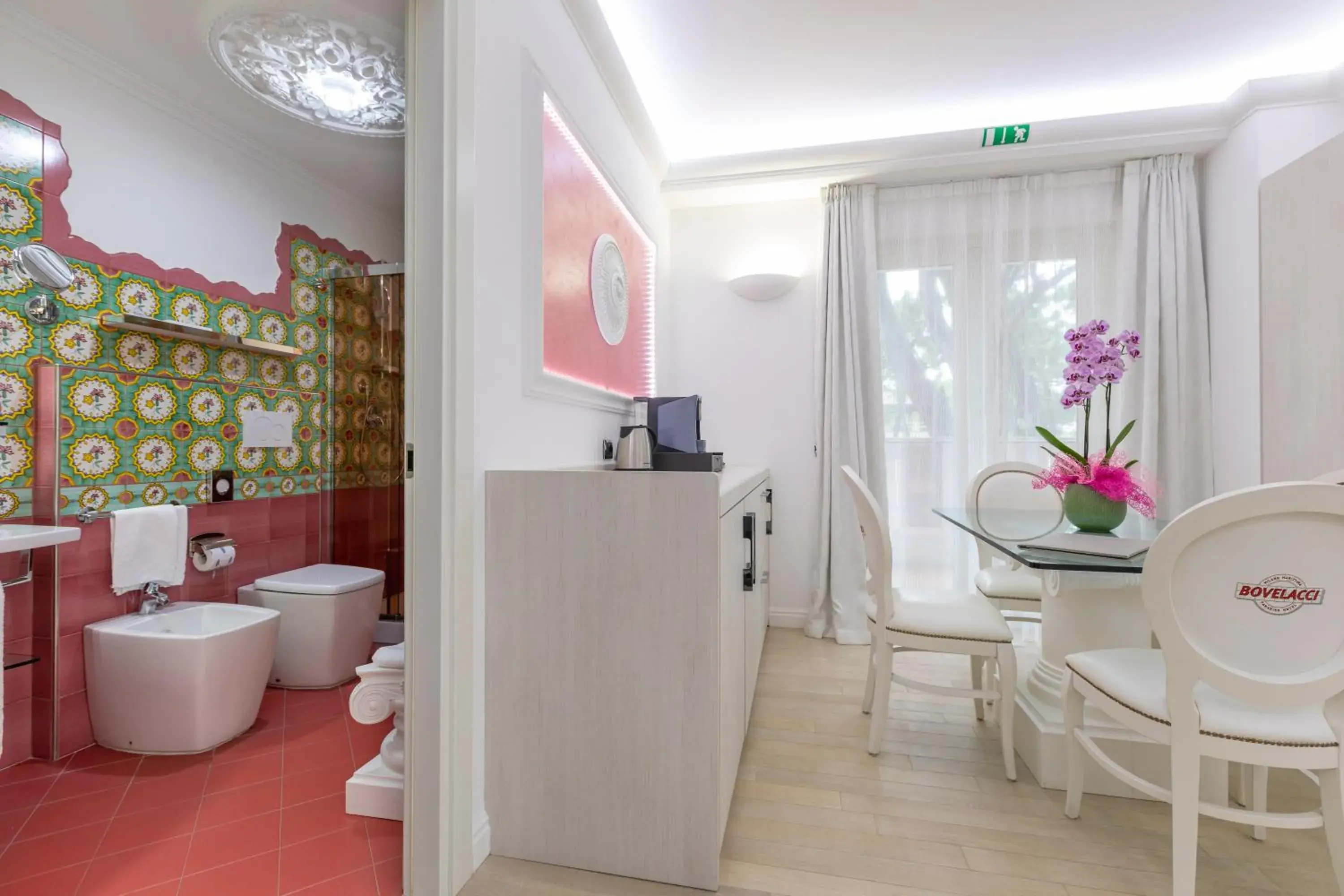Toilet, Restaurant/Places to Eat in Boutique Hotel Paradiso