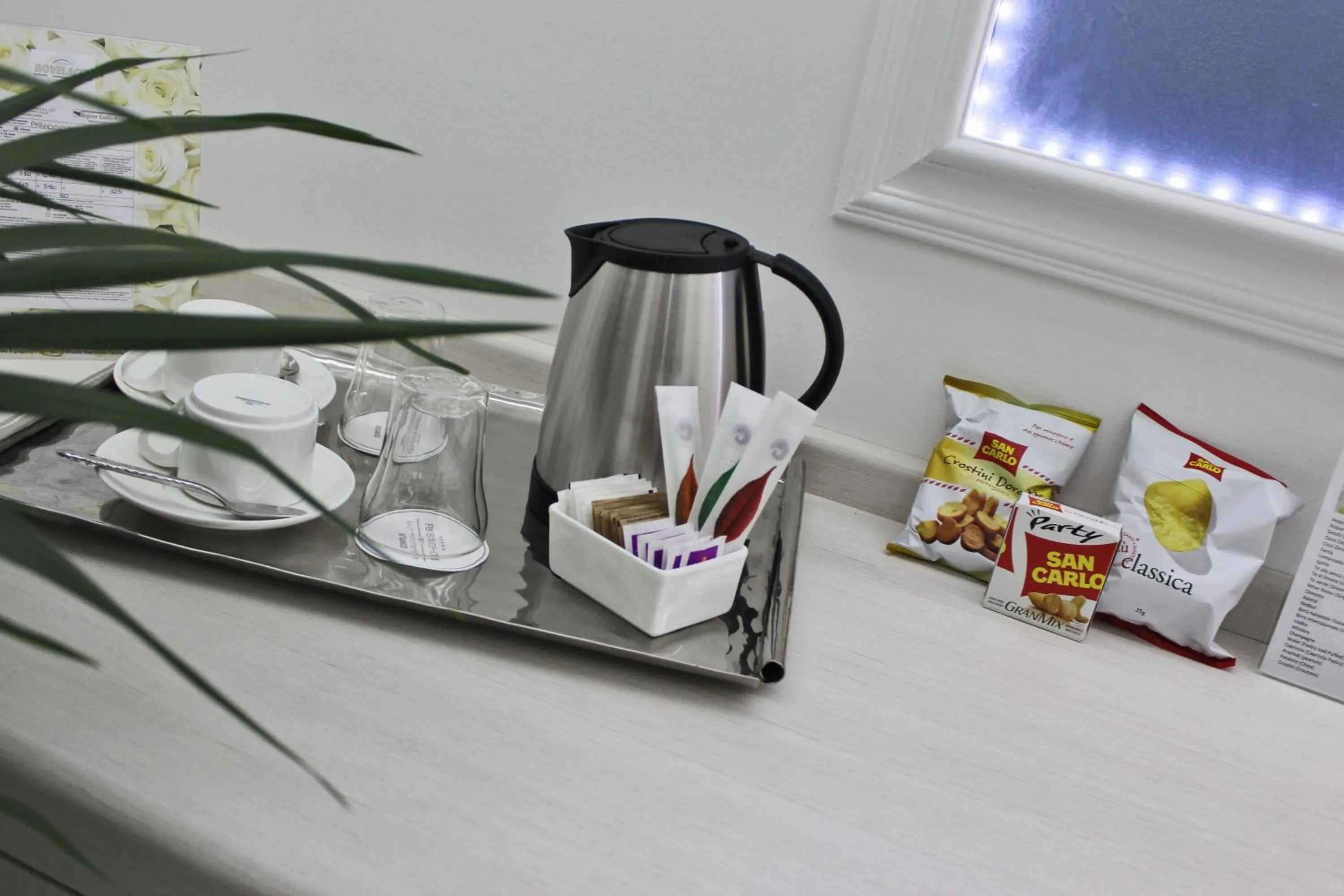 Coffee/tea facilities in Boutique Hotel Paradiso Bovelacci