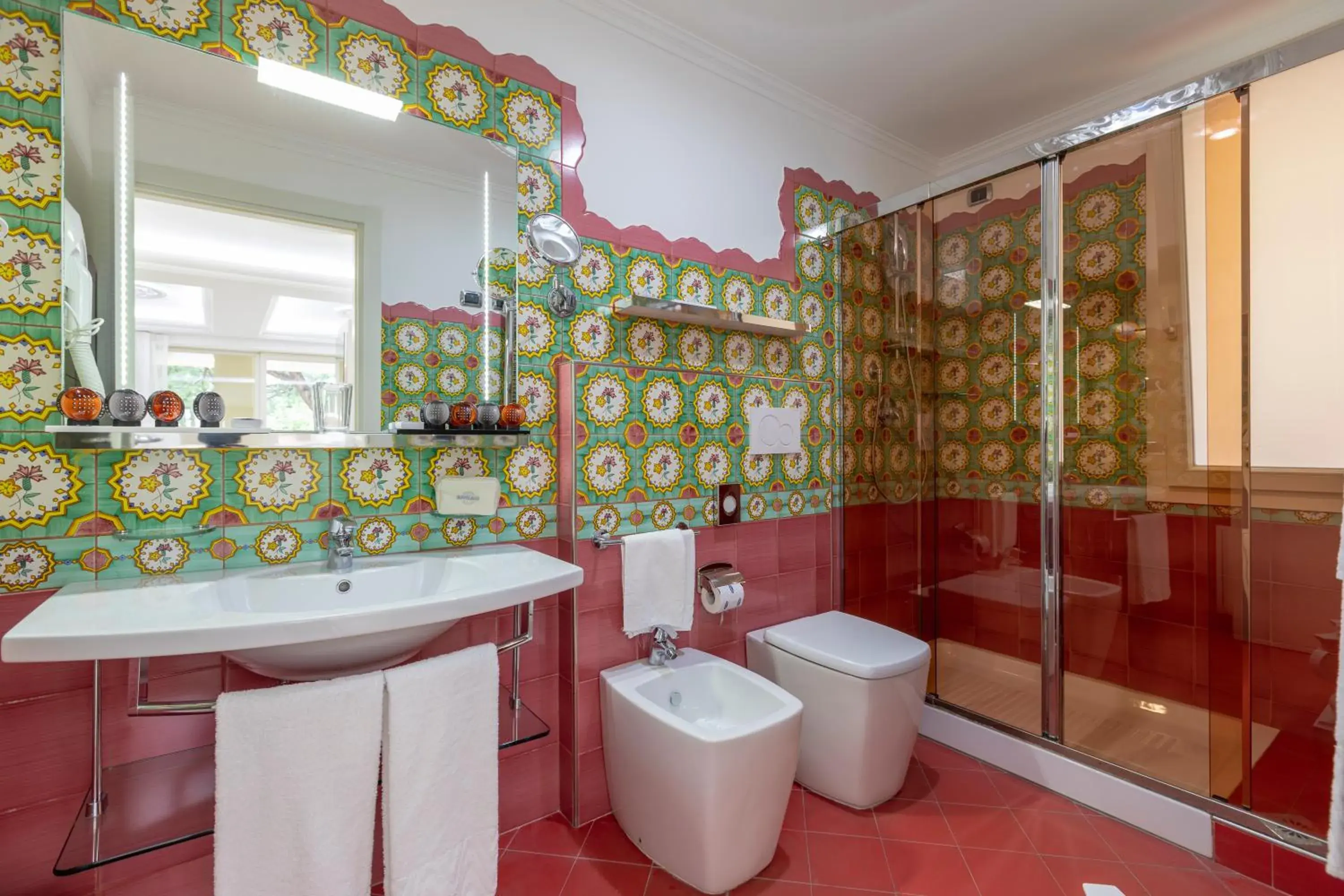 Shower, Bathroom in Boutique Hotel Paradiso