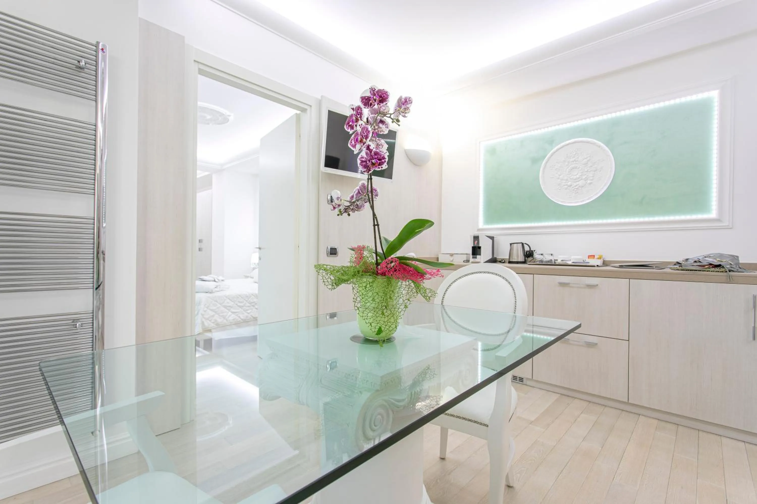 Coffee/tea facilities in Boutique Hotel Paradiso Bovelacci