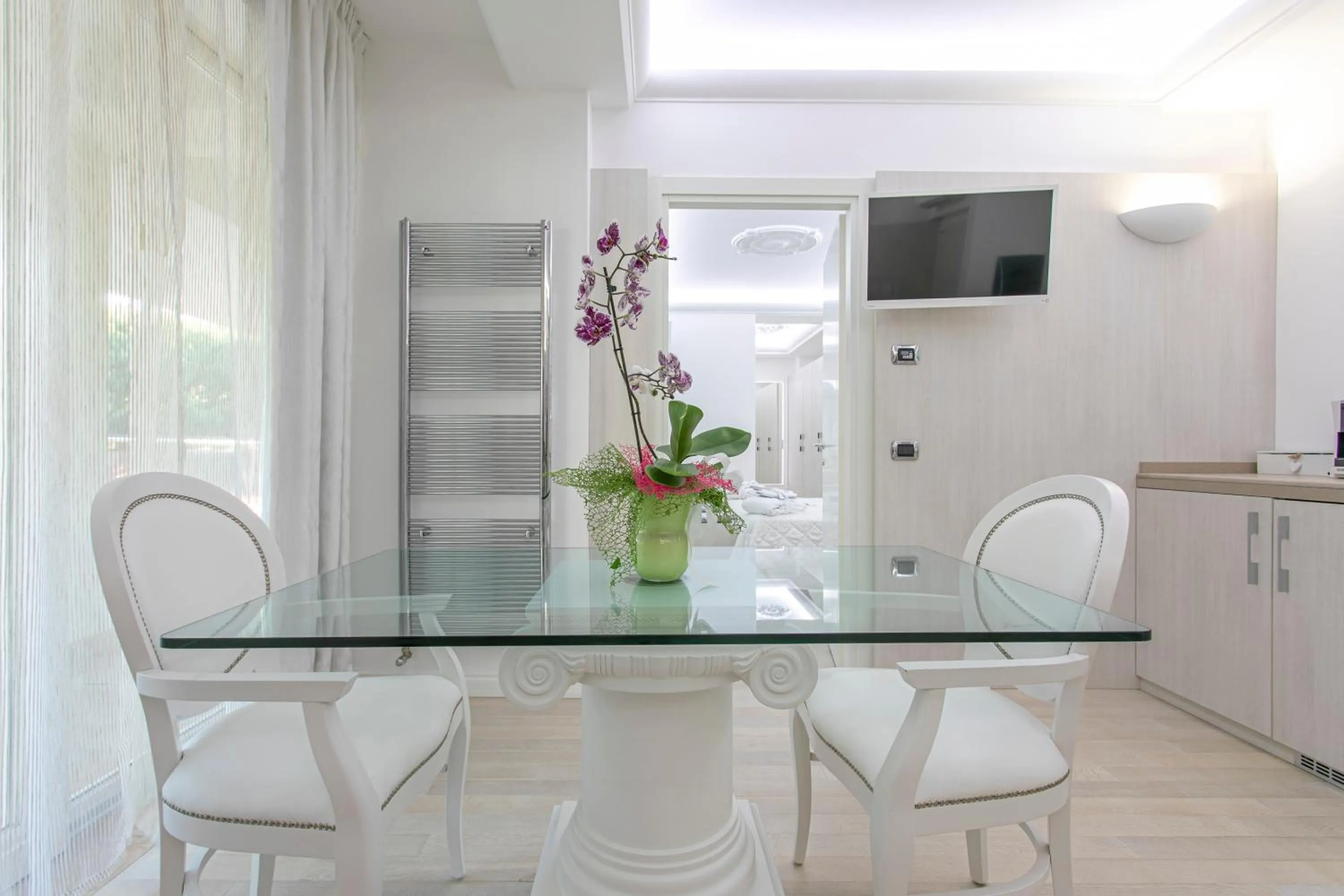 TV and multimedia in Boutique Hotel Paradiso Bovelacci