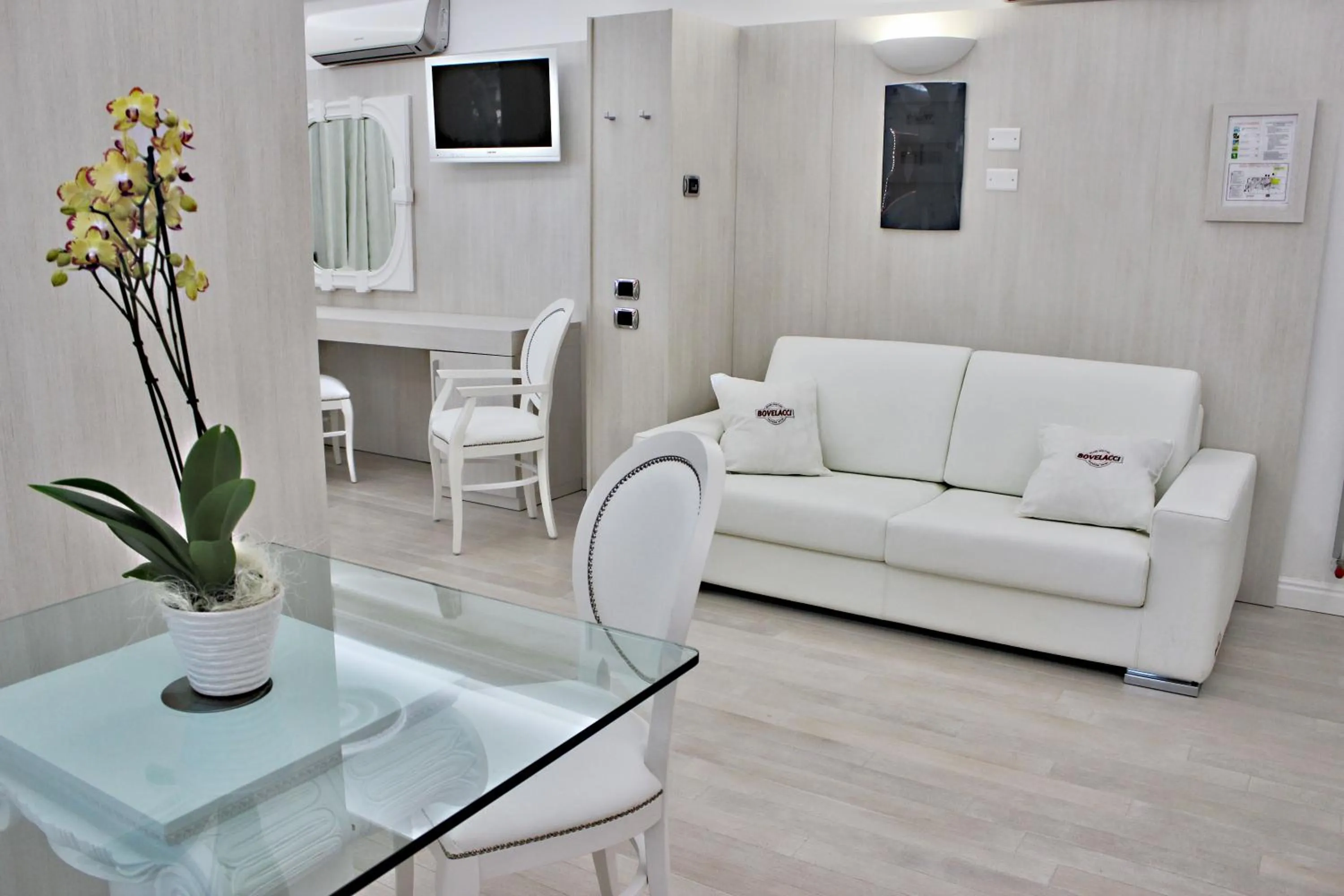 TV and multimedia in Boutique Hotel Paradiso Bovelacci