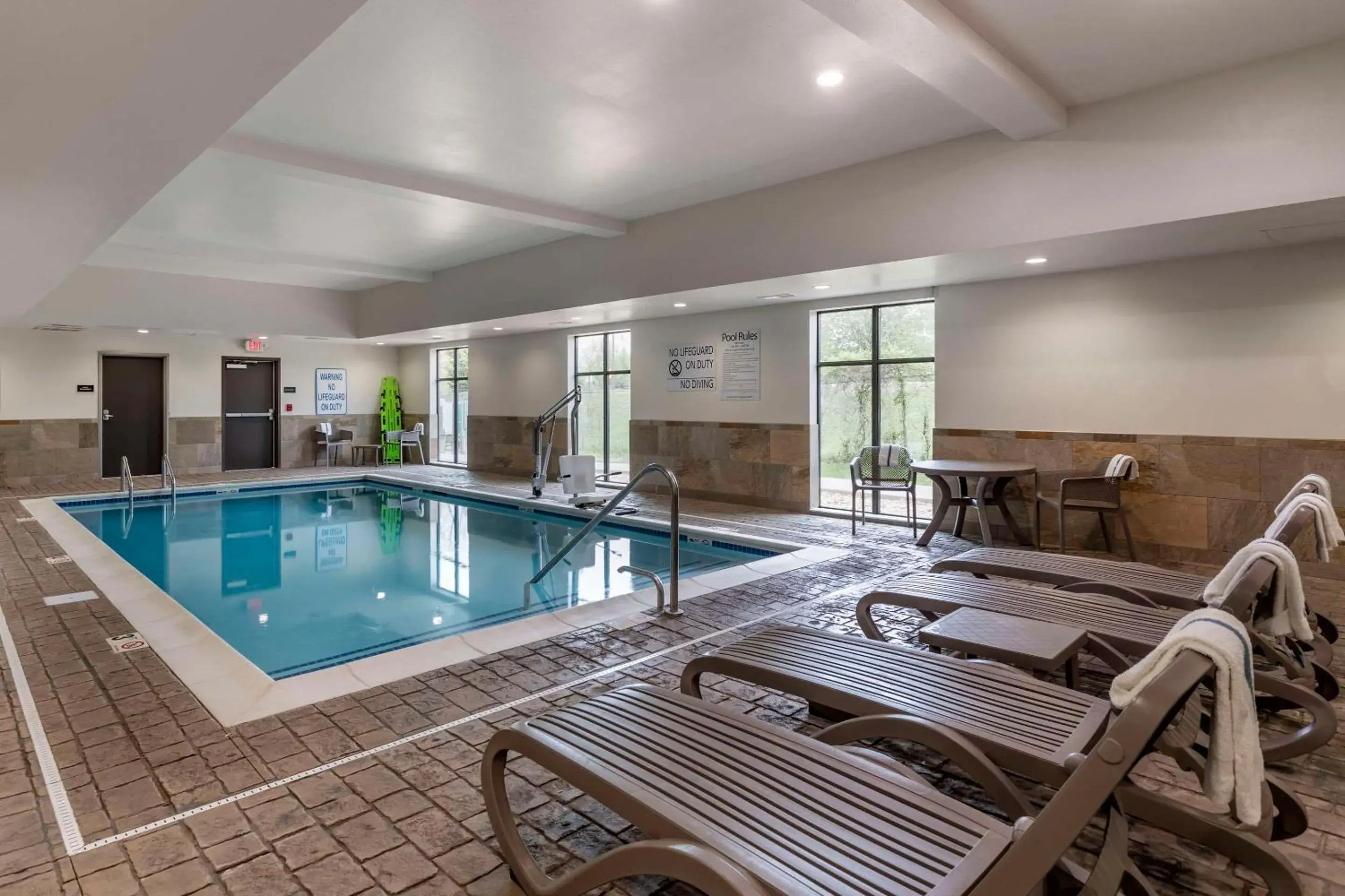 Swimming pool in MainStay Suites Bowling Green North Swimming pool in MainStay Suites Bowling Green North