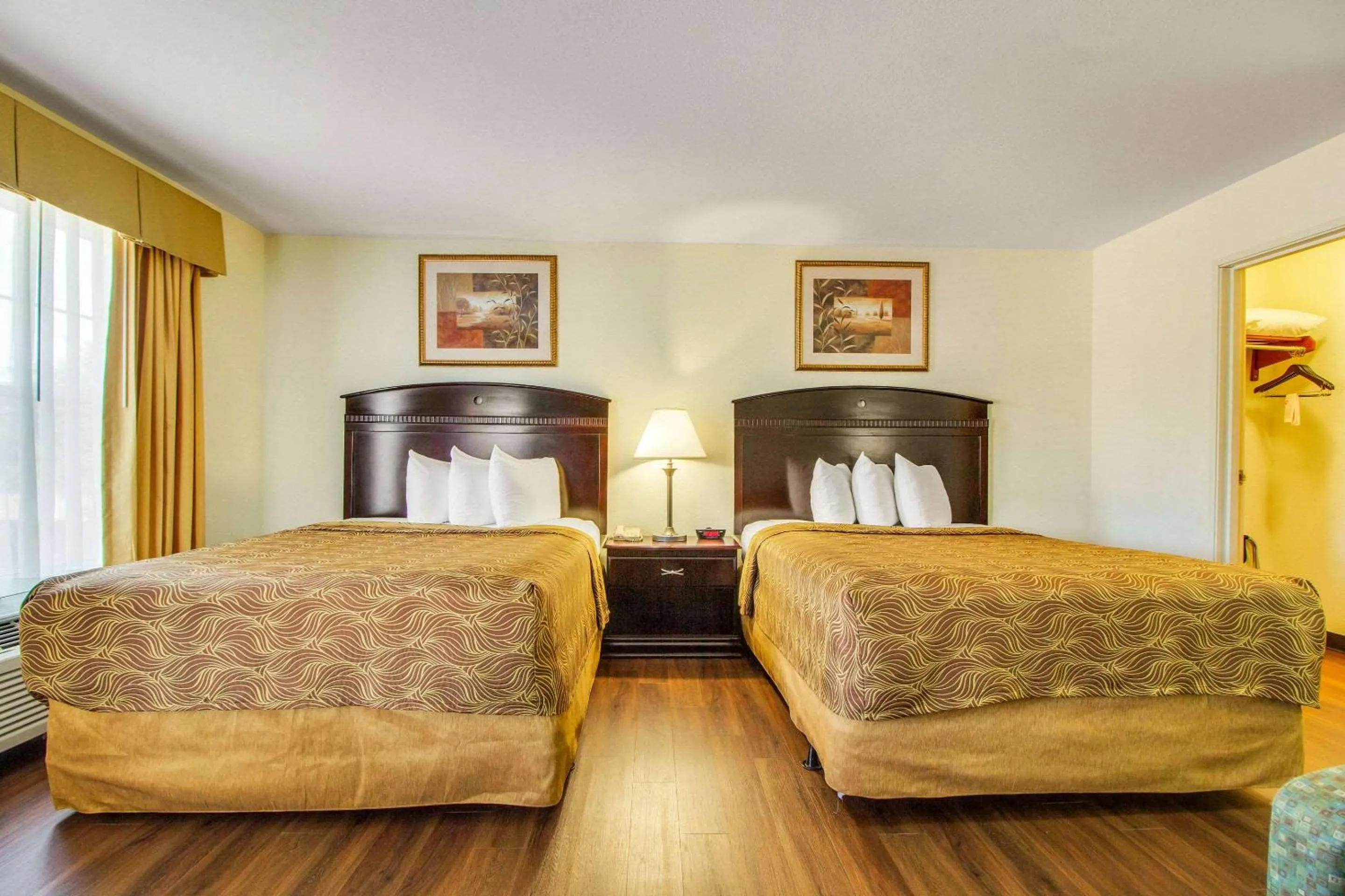 Bedroom, Bed in MainStay Suites Texas Medical Center-Reliant Park