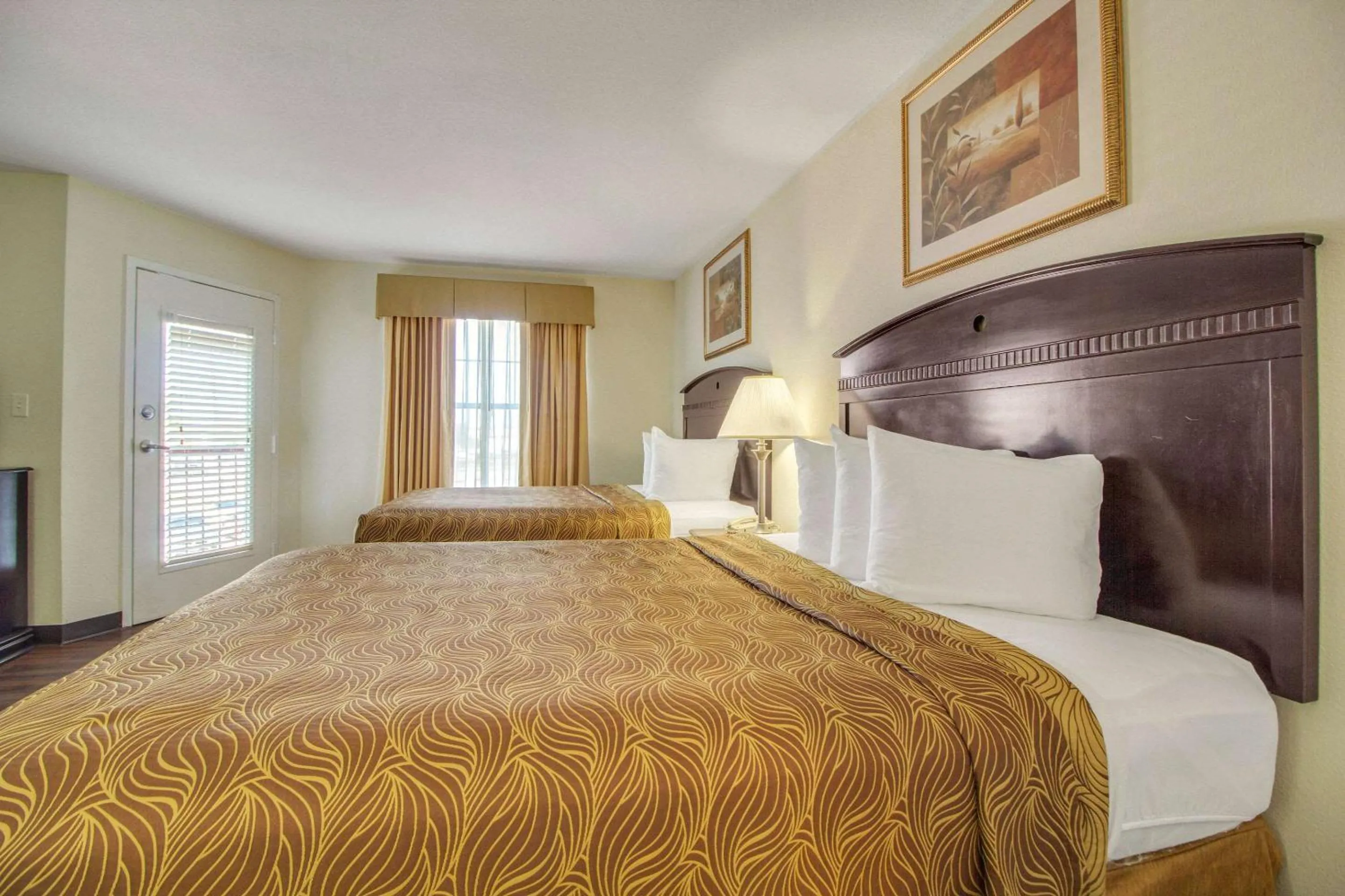 Bedroom, Bed in MainStay Suites Texas Medical Center-Reliant Park