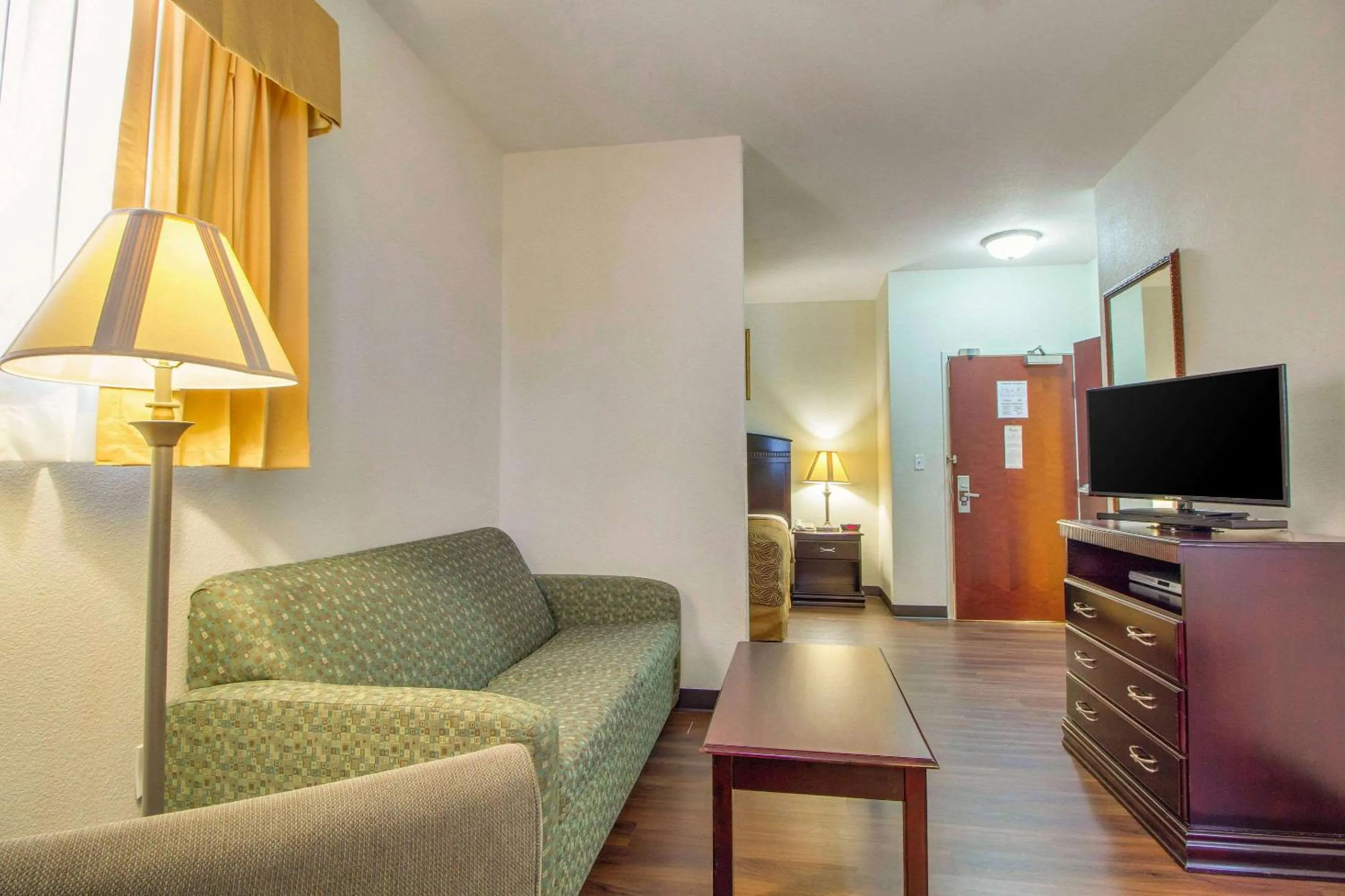 Bedroom in MainStay Suites Texas Medical Center-Reliant Park