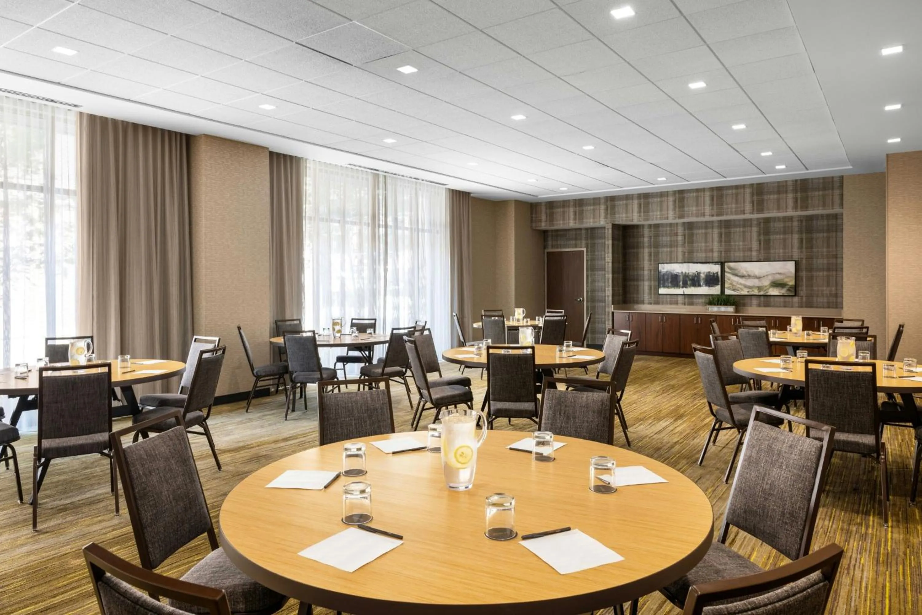 Meeting/conference room in Courtyard Baltimore Downtown/McHenry Row