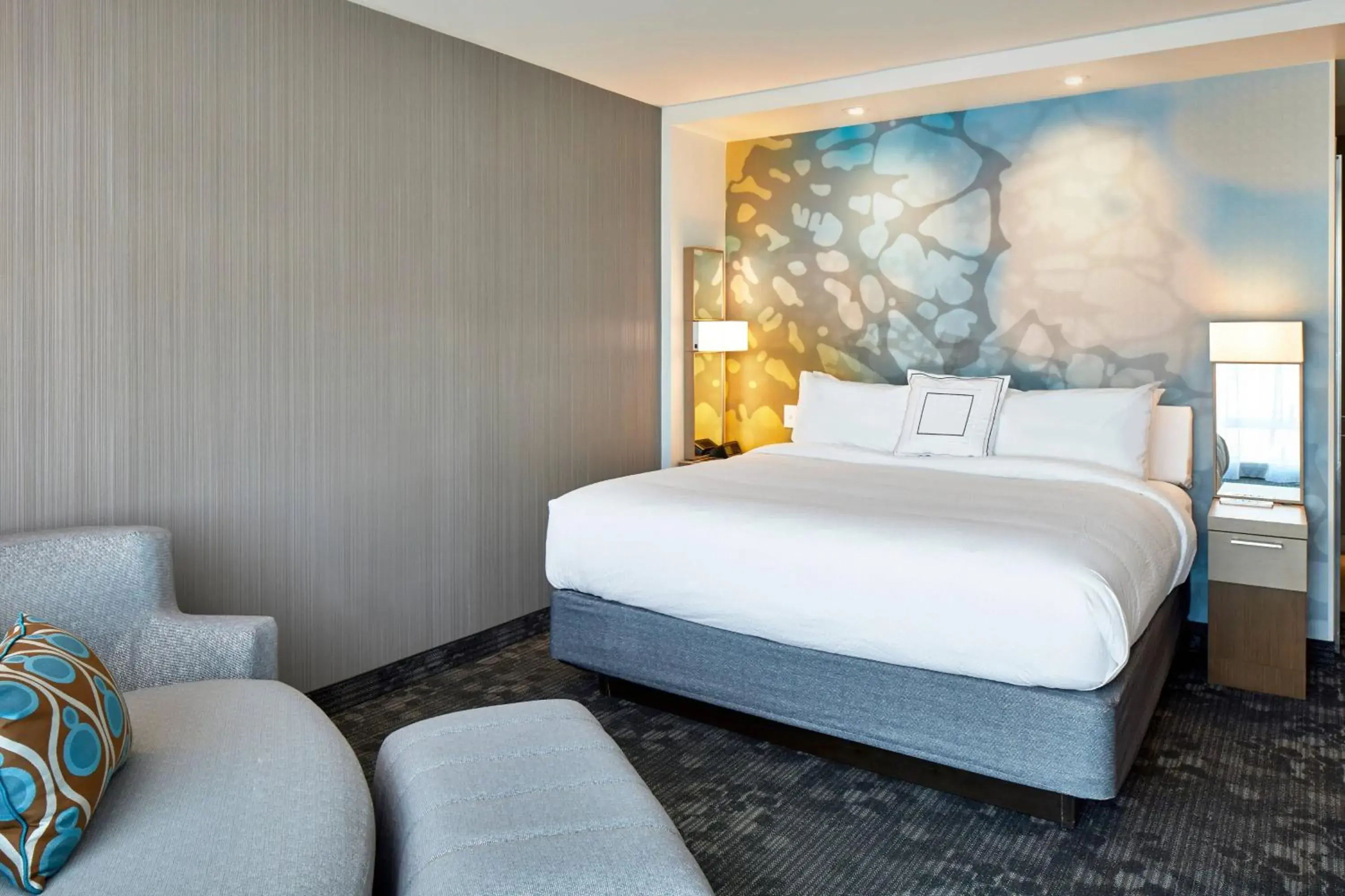 Guest room, 1 King, Sofa bed in Courtyard Baltimore Downtown/McHenry Row Guest room, 1 King, Sofa bed in Courtyard Baltimore Downtown/McHenry Row